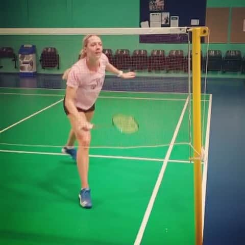 ガブリエル・アドコックのインスタグラム：「The end of another good weeks training almost done ✅ !! This was a set of net kills at the end of my multi-feed session on Thursday! Really looking forward to the weekend to rest up and recover ready for week 5 of the training block #friday #1moresession #letsgo #yonex」