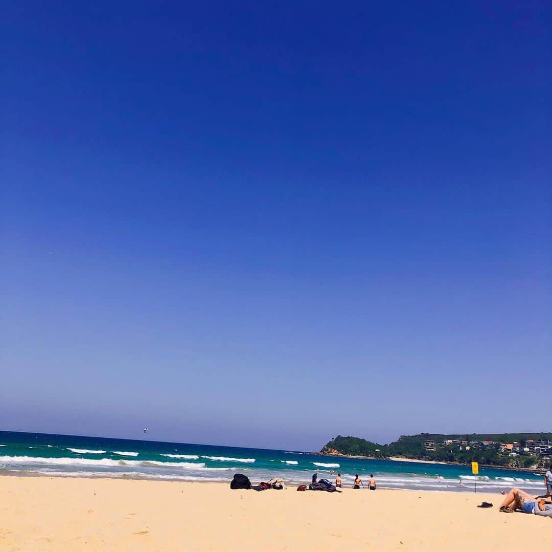 石川瑠利子さんのインスタグラム写真 - (石川瑠利子Instagram)「. . 今回の旅行で活躍したコスメ達🥳 オーストラリアは紫外線が強いのでしっかりめの対策。 . @shiseido の日焼け止めはPerfect UV Protector🌞 @awakeskin_jp のCCクリームは、これ1本で美容液・日やけ止め・化粧下地・ファンデーションの効果がある優れもの✨ @lpdgem.official はアイシャドウにもチークにも使えて、色も可愛くて今回はメイク道具が劇的に少なかった😍 安定の @opera_cosmetics はティントで長続きするので旅行では本当に重宝するのです🥺❤️ . . #instabeauty #cosme #shiseido #awakeskin #lipdgem #OPERA #travel #sea」12月13日 21時45分 - ruriko_ishikawa