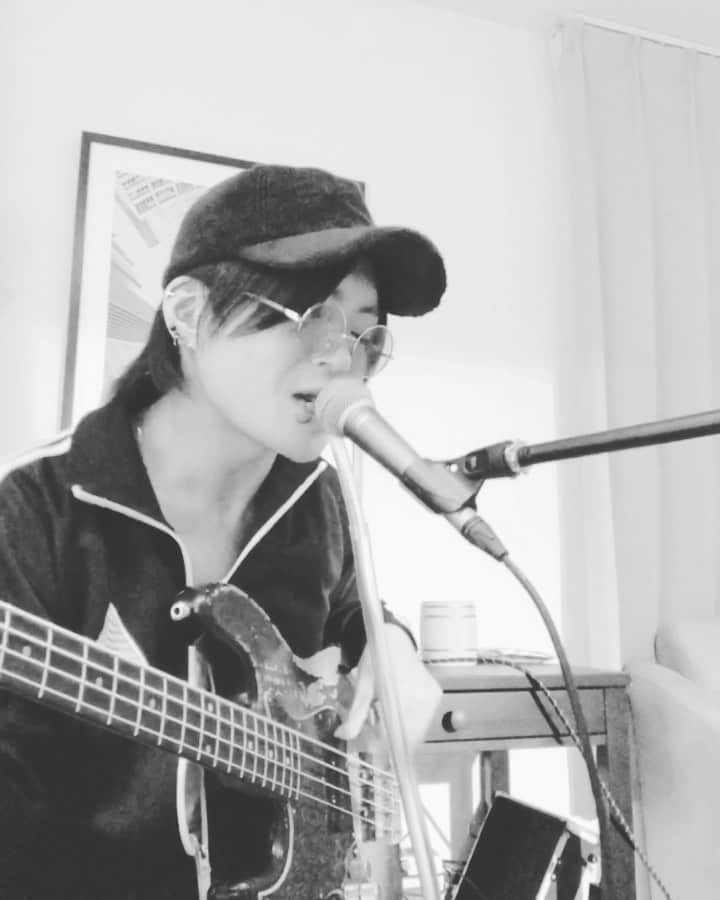 辻村勇太のインスタグラム：「Talk box bass jam.  #instabass #bassist #talkbox #practice #bassline #bassmusic #bassguitar」