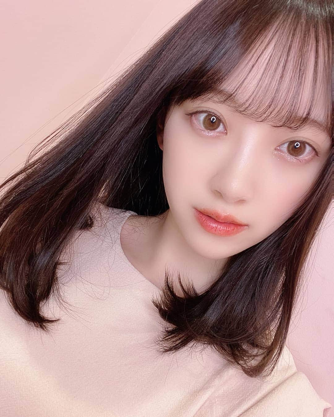 堀未央奈のインスタグラム：「@horimiona_2nd new hair color🛁💭 #innocentbeige https://www.instagram.com/p/B5-T5eFhp5x/ #堀未央奈2nd写真集 #堀未央奈写真集 #堀未央奈 #HoriMiona #みおな #乃木坂46 #Nogizaka46 #2期生 #岐阜県 #東京 #ピース」