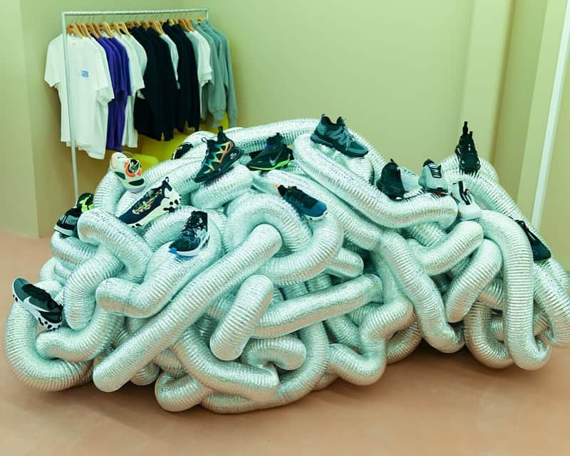 WWDジャパンさんのインスタグラム写真 - (WWDジャパンInstagram)「ニュース：スウェーデン発スニーカーショップ「SNS」が東京店を公開　こだわり満載のアジア唯一の旗艦店をレポート﻿ ﻿ スウェーデン発のスニーカーショップ「スニーカーズアンスタッフ（SNEAKERSNSTUFF以下、SNS）」が、12月14日にオープンする東京店「SNS トウキョウ」の内部を公開した。「SNS トウキョウ」は世界7店舗目の旗艦店で、「SNS」が日本およびアジアに出店するのはこれが初めて。場所は1月に閉店した「フレッド シーガル（FRED SEGAL）」代官山店の跡地を含む、東京・代官山にあるログロード代官山の3棟（2号棟〜4号棟）だ。﻿ ﻿ 明日オープンの「SNS」アジア初店舗の内部は @wwd_jp のストーリーまたはプロフィールのリンクから﻿ ﻿ PHOTOS : YOSHIAKI HIKINUMA﻿ ﻿ #sns #SNEAKERSNSTUFF #snstokyo ﻿#nike #スニーカーズアンスタッフ #ナイキ ﻿#swoosh」12月13日 22時09分 - wwd_jp