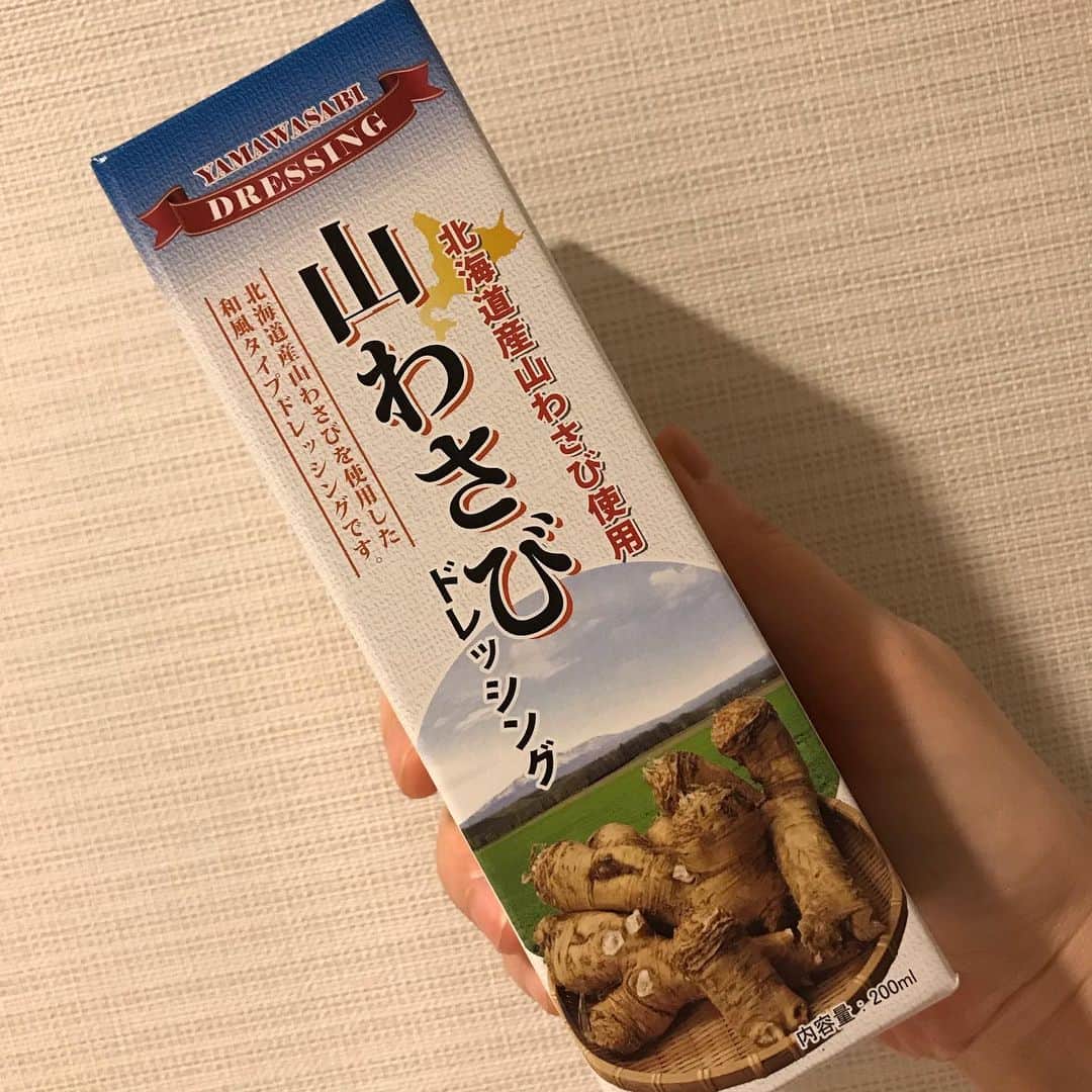 浅井未歩さんのインスタグラム写真 - (浅井未歩Instagram)「今日は早朝から旭川で、 来年に向けてのある打ち合わせ。 夜はOMO7さんでステージでした🙌 旭川ロータリークラブの皆様、大変お世話になりました😆 久しぶりにお会いできた方もいらっしゃって嬉しかったです🍒🌈✨ 新田玩具さんのバルーン装飾が素晴らしくて、会場中がまるでアナ雪でした❄️👸💕帰りにその写真を撮ろうと思っていたのに気づいたらお客さんみんな持って帰ってひとつも残ってなかった笑笑 1枚目の写真は、 #まちなか交流館 さんに置いてあるあさっぴーパネル！ 私のCDやあさっぴーコラボグッヅも販売中です🌈✨ あとまちなか交流館さんで販売してる山わさびドレッシング、これめっちゃ美味しい！2本目。」12月13日 22時12分 - asaimiho____24