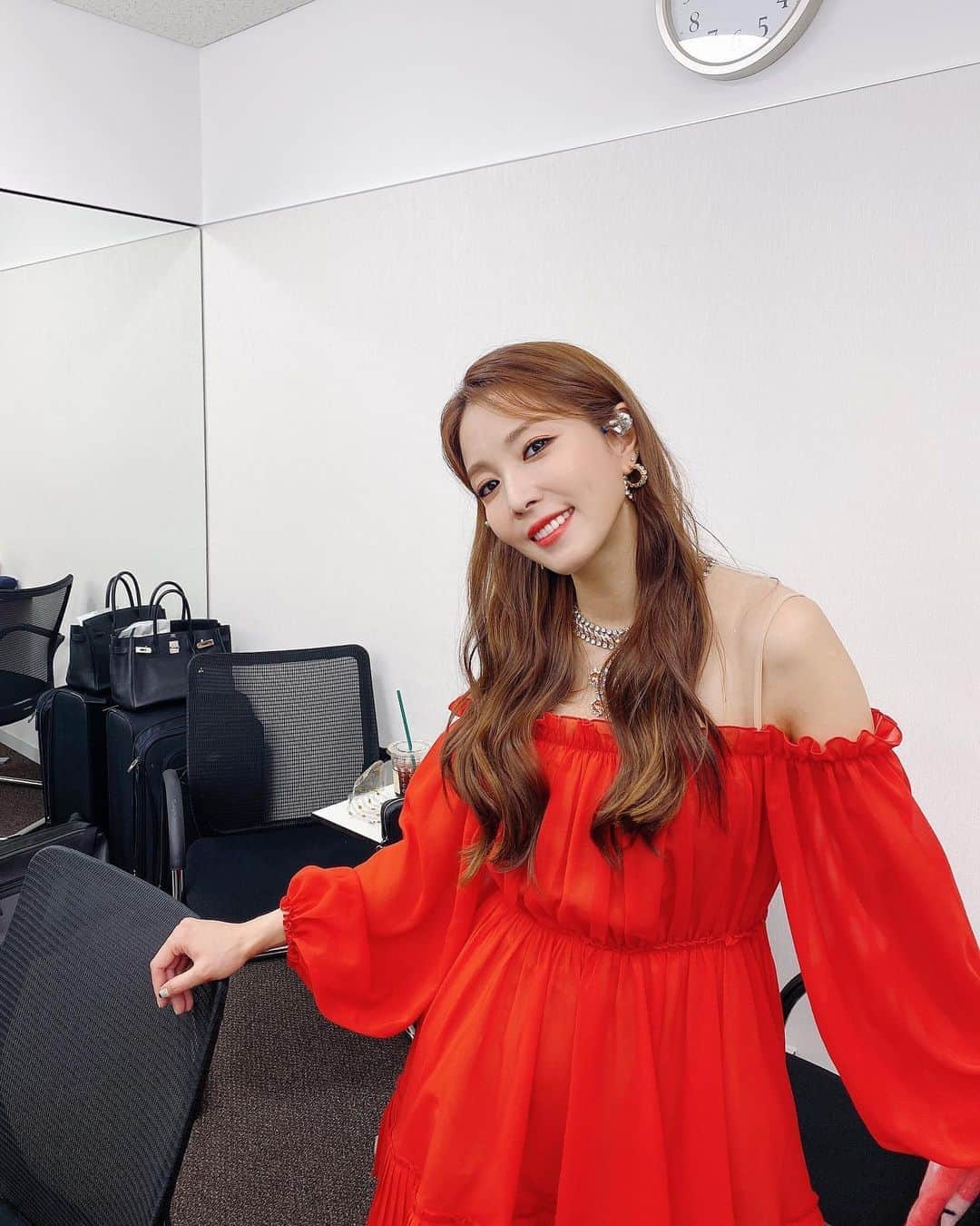 BoAのインスタグラム：「久々のMステ✨　皆んな素敵なクリスマス🎄過ごしてねー　#メリクリ🎅」