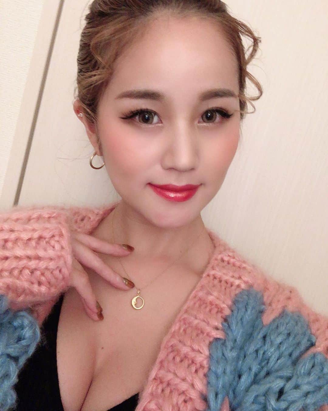 LORYのインスタグラム：「この間、@lucetokyo_biyoで #ウルトラハイフ を受けてきました❣️❣️ ずっとやってみたかったハイフ❣️ ドキドキしたけど、終わって感動！ フェイスラインがめっちゃすっきりしたよ🥺✨✨ 細かく丁寧にshot当ててくれて よかったです😊✨ 怖がる私にお姉さんが優しくしてくれてたのも 安心嬉しいポイントだったなぁ☺️ #ルーチェ東京美容クリニック  #美容#美容クリニック#ルーチェ美女#小顔」