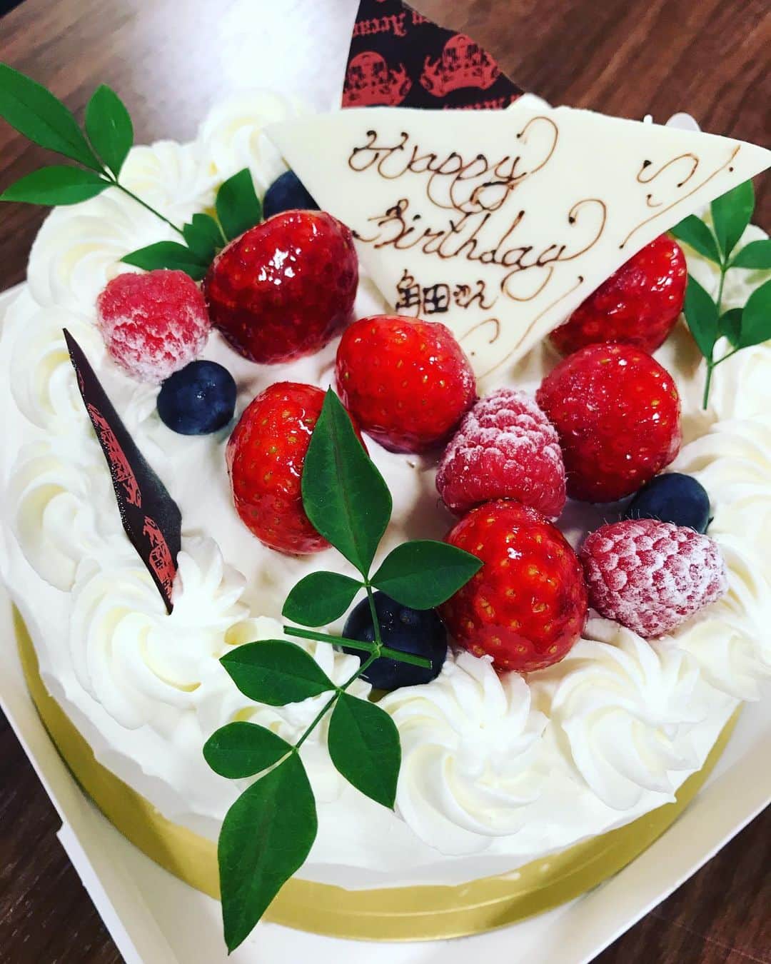 角田晃広さんのインスタグラム写真 - (角田晃広Instagram)「明日の本番に向けてリハーサルを。 そして祝ってもいただきました。本日46になりました。リハーサル中、ジェントルフォレストジャズバンドのハッピーバースデーの演奏からのケーキというサプライズ。何て贅沢な誕生日なのでしょう。感謝です。 『東京、練馬でジェントルなLive vol.2』 よろしくお願いします。  そしてこのあと日付変わって深夜1時からは『バナナムーンGOLD』に出させていただきます。よろしくどうぞ！  #東京03#ジェントルフォレストジャズバンド #練馬」12月13日 22時29分 - akihiro_kakuta