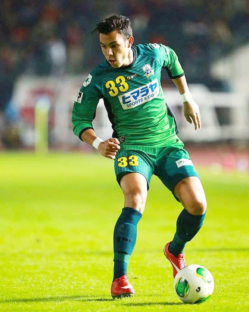 ヴィンセント・ケインのインスタグラム：「Young boy 🤪 #33 #jleague #japan #fcgifu #2013」