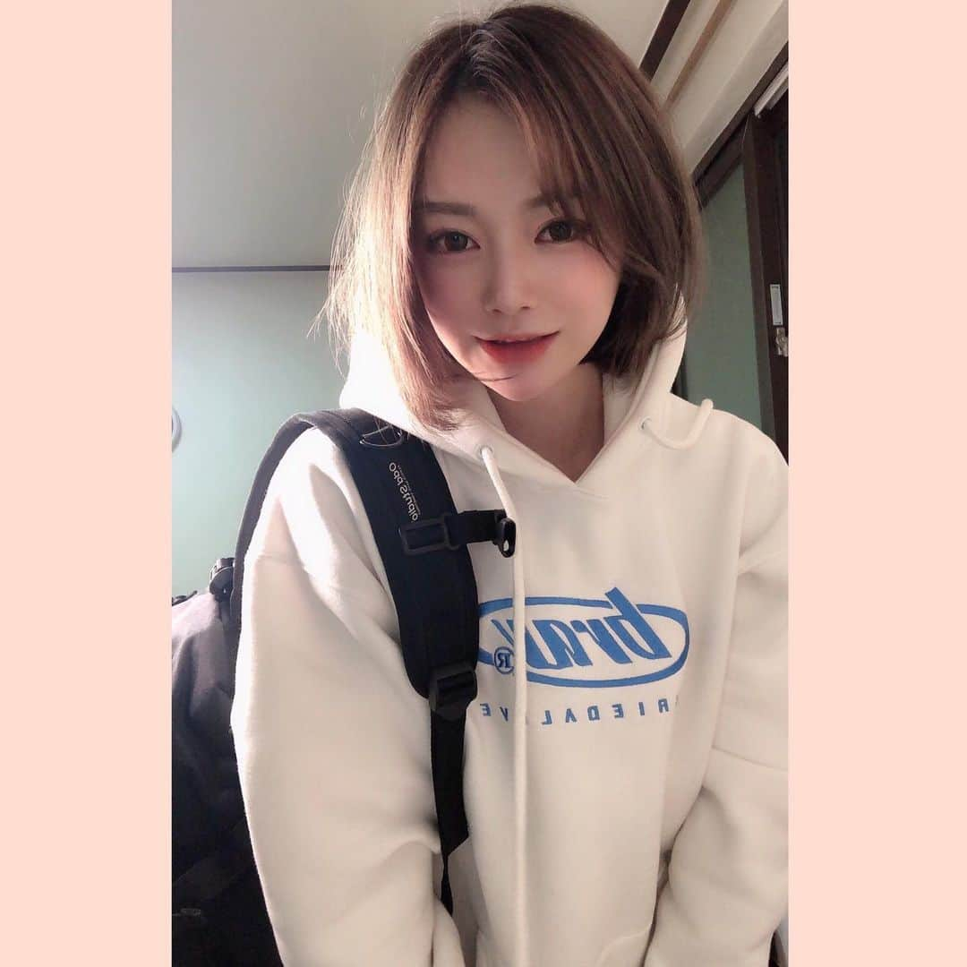 エリナさんのインスタグラム写真 - (エリナInstagram)「슬슬 단발머리 할까??:) ショートヘアに戻そうかな！  Which hairstyle do you like?  #hair#makeup #fashion #selfie #me#happy#hairstyle #」12月13日 22時40分 - erina_hrn