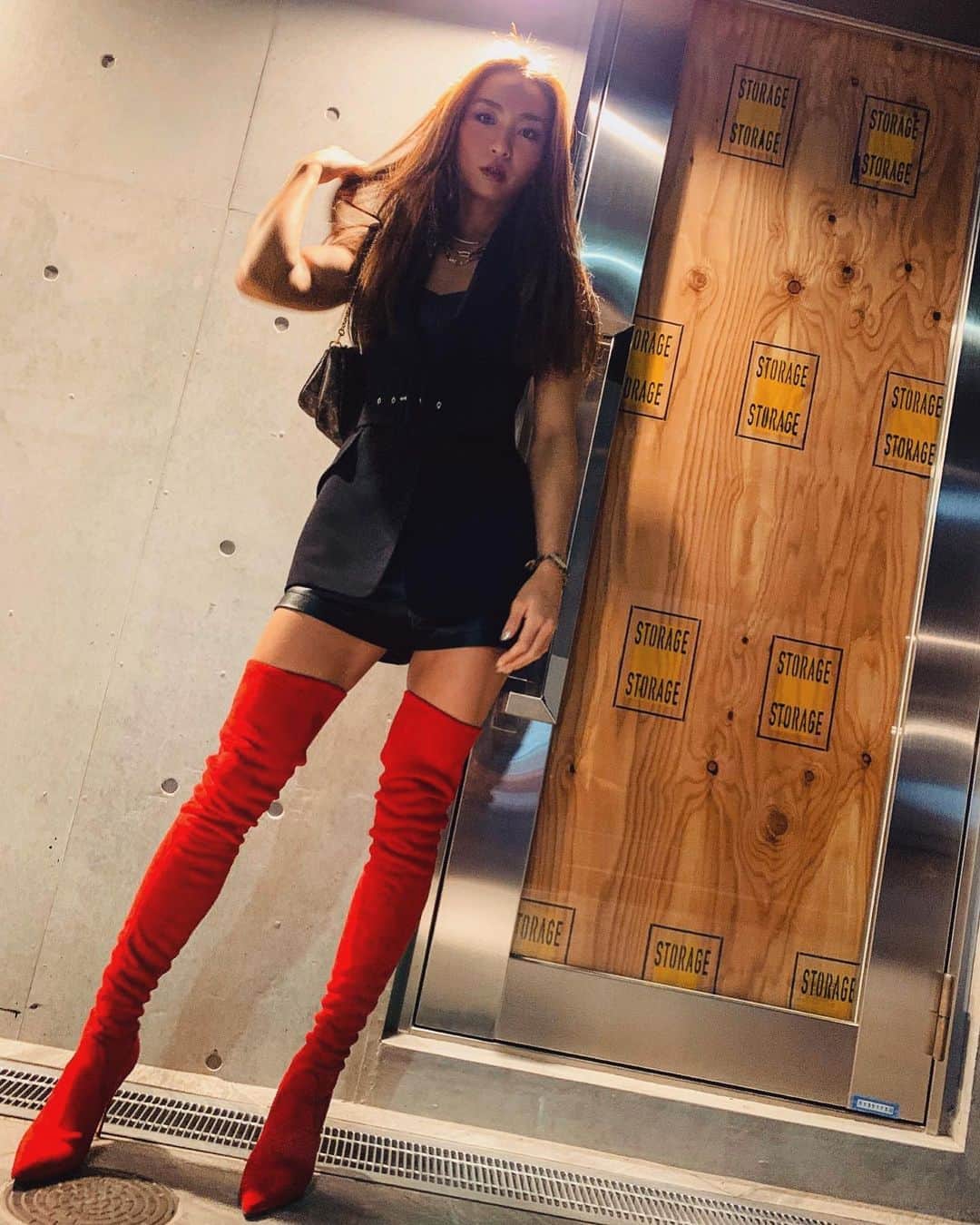 Aya（小山内あや）さんのインスタグラム写真 - (Aya（小山内あや）Instagram)「赤ブーツ。🤭❤️❤️❤️ 骨折治ってヒール👠履くのは2回目😂。」12月13日 22時48分 - aya_fitness
