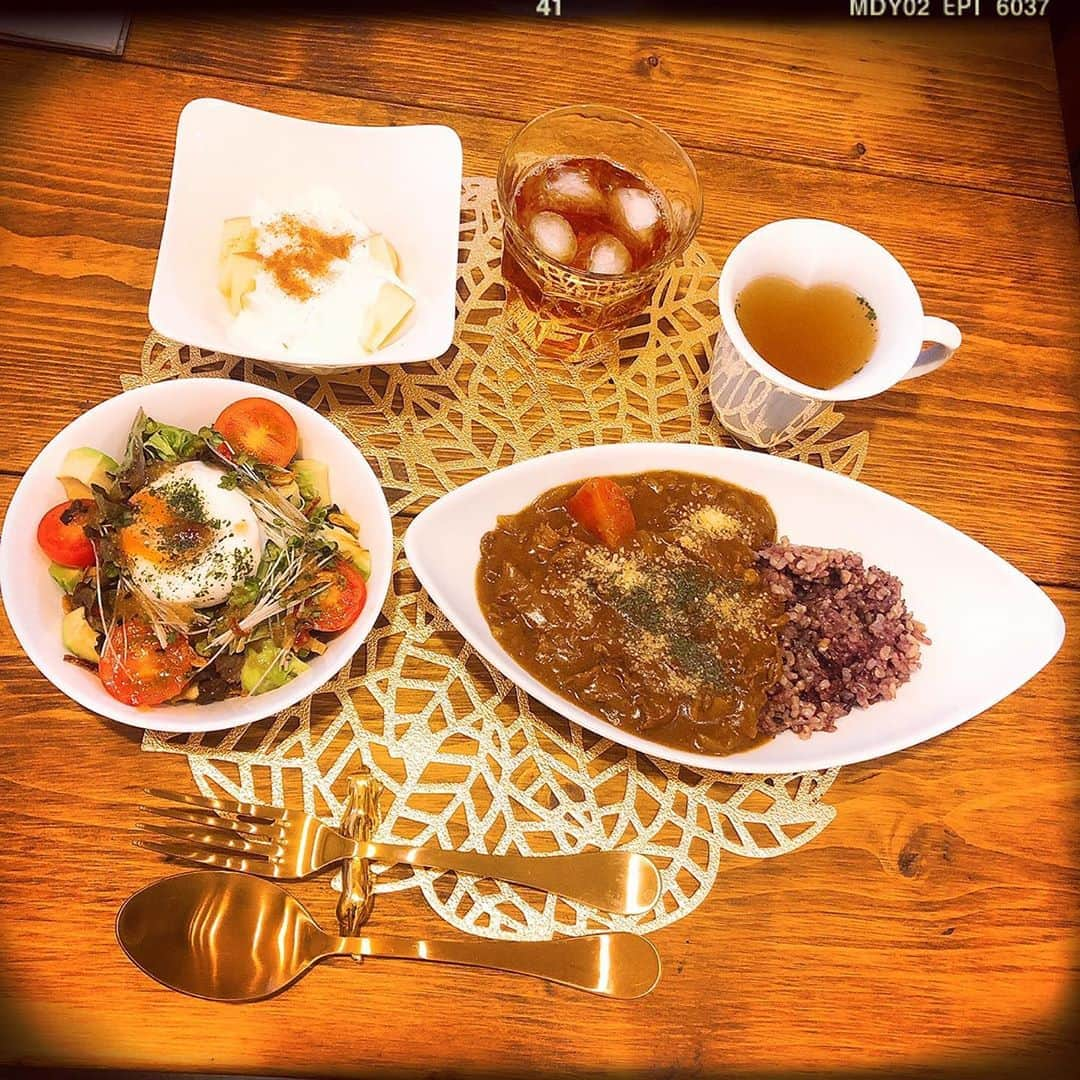 北川エリカさんのインスタグラム写真 - (北川エリカInstagram)「昨日の配信で作った牛肉と野菜のチーズカレー🍛🐄 濃厚になって美味くなってた🐥✨ サラダとヨーグルトとオニオンスープと✨  ヨーグルトはR1ヨーグルトにしました！免疫力アップ、病気になりにくくなると信じてw * #キタエリ飯 #料理 #料理配信 #17LIVE」12月13日 14時30分 - kitagawa_erika1209