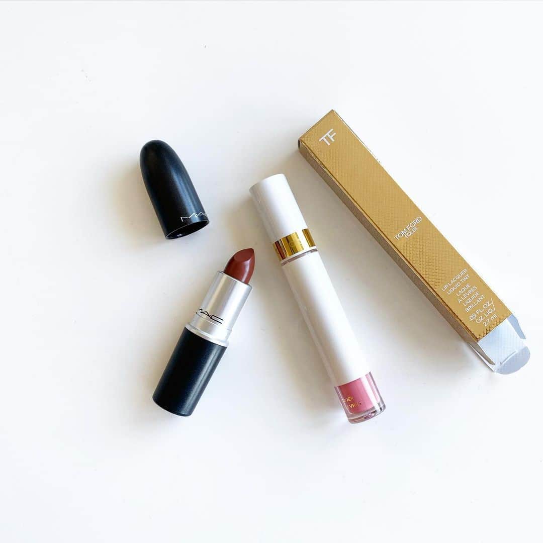 姫野れみのインスタグラム：「よく使ってるリップはなんですか？ と質問で頂くのでご紹介💄！ 季節やその日の気分で使い分けてますが 最近は、Tom Fordのティントと ブラウン系のMACの２つ♡ 重ねつけして絶妙なヌーディーカラーが とっても気に入ってます♩♩ ・ #rip #riptint #tint #tomford #mac #リップ #口紅 #ティント #トムフォード #マック #リップラッカーリクィッドティント #ヌーディー #化粧 #メイク #冬メイク #コスメ #デパコス」
