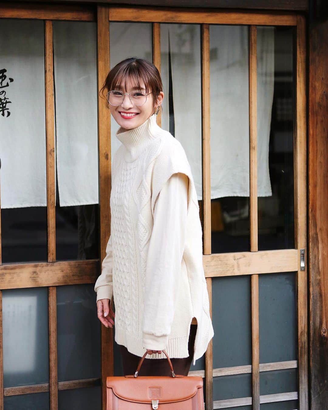 畑中奈緒美さんのインスタグラム写真 - (畑中奈緒美Instagram)「・ お父さんからもらったバッグ持ってお出かけ👜🧡 ・ #burberry  #bag #styling #fashion #tokyo」12月13日 14時57分 - hatanaka_naomi