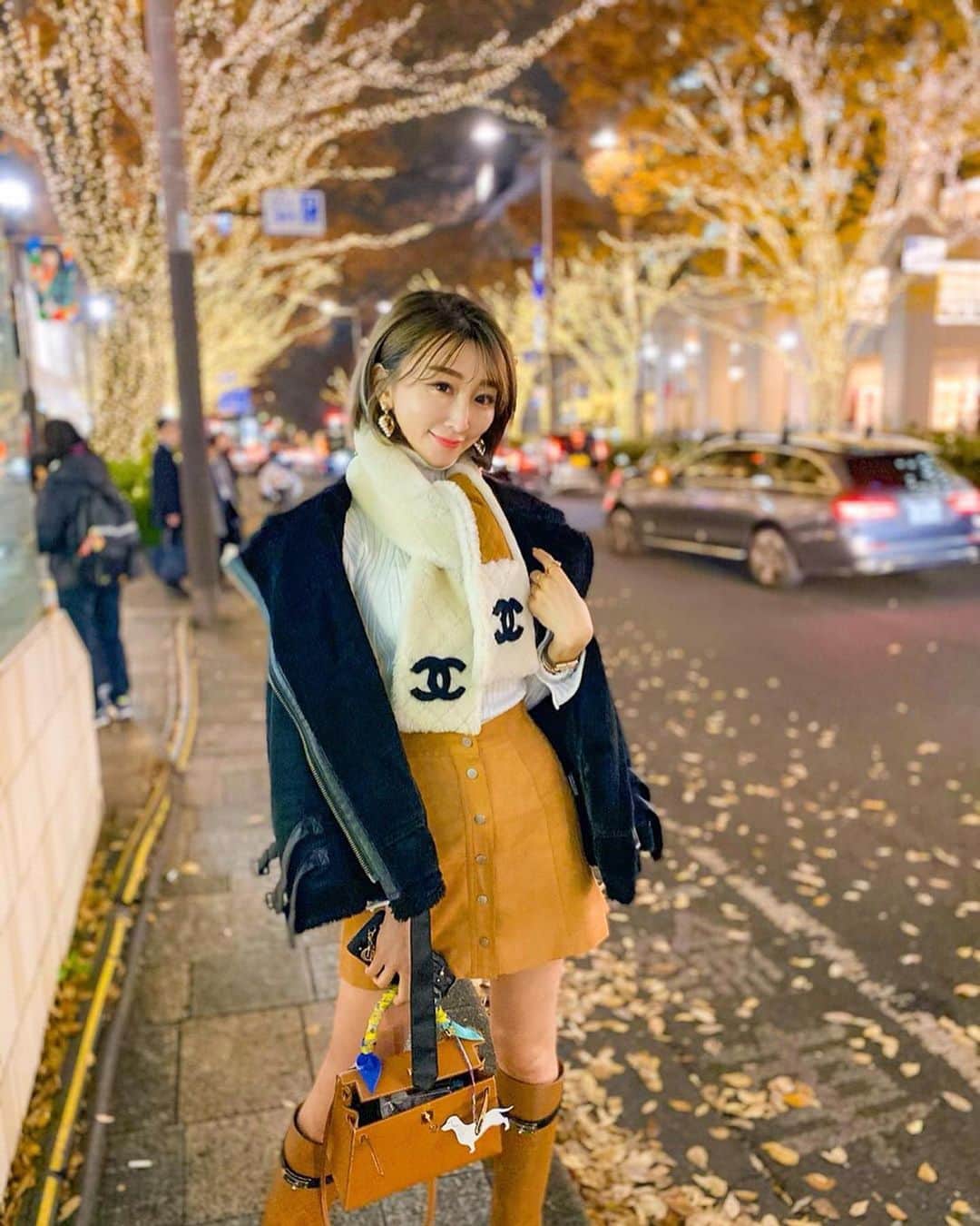 のインスタグラム：「クリスマスの時期は 街がキラキラで嬉しいな🤩🎄 ・ 今年ももう終わっちゃうはやいなー😱 ・ お決まりのバックあいてる人🤭🤣」