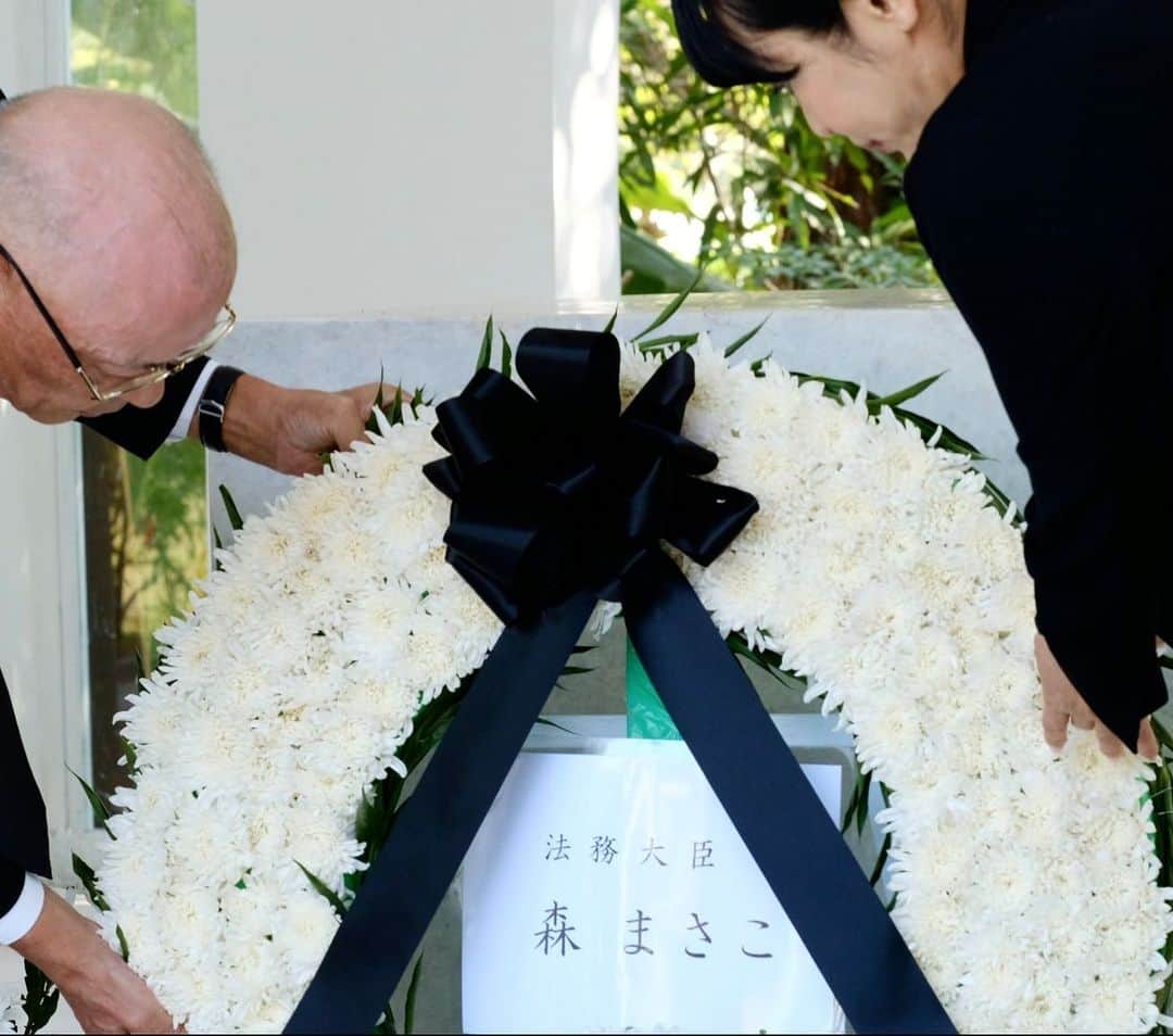 森まさこさんのインスタグラム写真 - (森まさこInstagram)「ヤンゴンの日本人墓地を訪れ献花致しました。戦没者慰霊碑等をヤンゴン日本人会の皆様が維持管理してくださっています。先の大戦で犠牲になった多くの御霊に哀悼の誠を捧げました。 #prayfor #yangon」12月13日 15時02分 - mori_masako_
