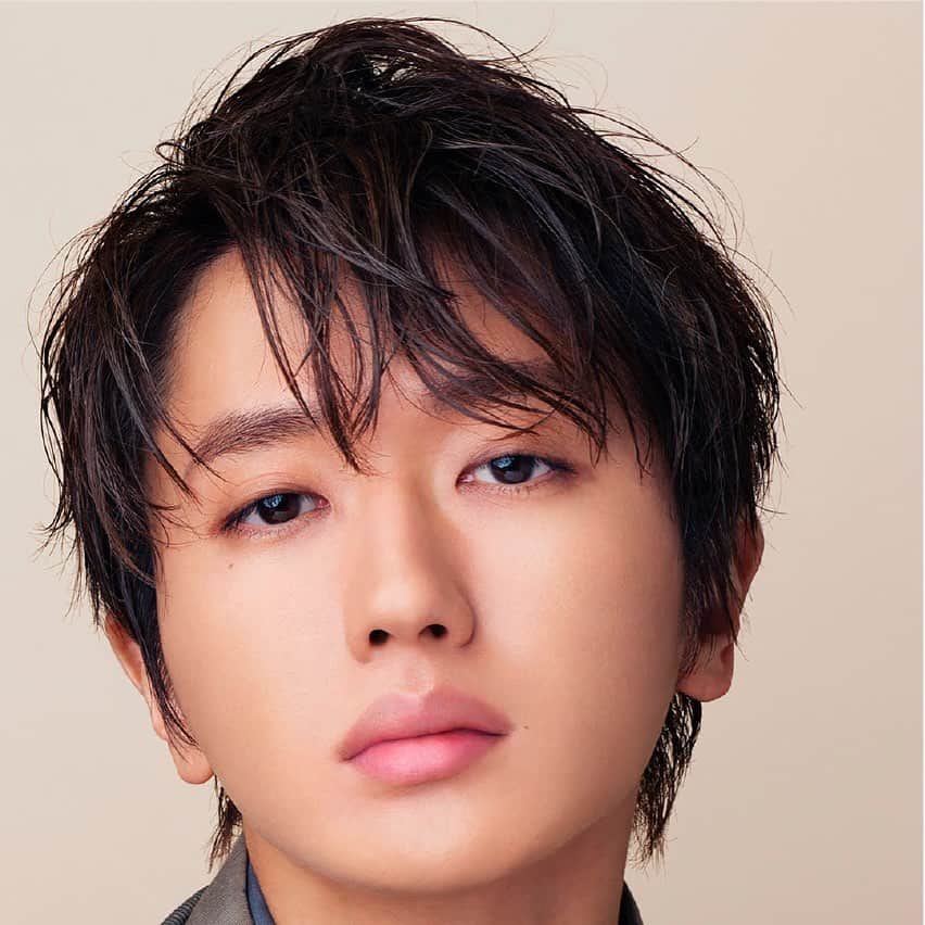 M∙A∙C Cosmetics Japanのインスタグラム：「ㅤ #MACXNissy 待望の限定コラボレーション再び!! ㅤ 高いカバー力、 24時間崩れない*1、 24色展開の、 リキッドファンデ、スタジオ フィックス フルイッド。 ㅤ 24づくしのファンデーションが、Nissyとコラボレーション! ㅤ 24色から見つかる、朝から夜まで自信が持てる、隙のない仕上がり。 ㅤ 期間限定・数量限定コラボ特典も後日公開予定ですので、是非お見逃し無く🎵 ㅤ *1 色もちデータ取得済(当社調べ、個人差あり) ㅤ #MACXNissy #Nissy #西島隆弘 #24ファンデ ㅤ ㅤ ㅤ ㅤ ㅤ #MACCosmeticsJapan #MACコスメ #MACCosmetics #コスメ #メイク #スタジオフィックスフルイッド #スタジオフィックス #studiofix #ファンデ #ファンデーション #リキッドファンデーション #ベースメイク #カバー力 #崩れない #コラボ #テカらない #美肌 #メイク法 #カラバリ #makeup #basemakeup #cosmetics #foundation #beauty」