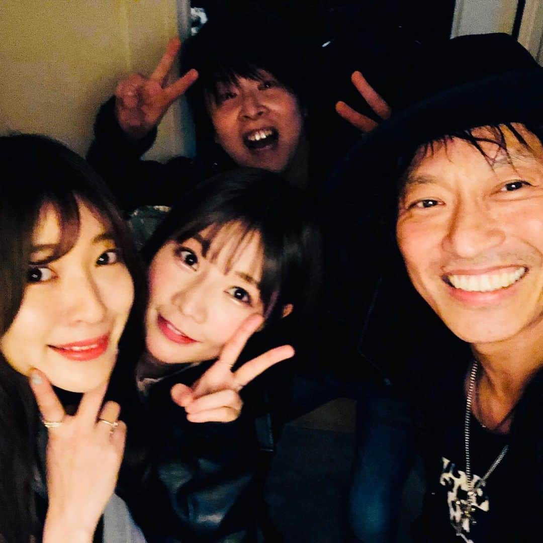 日野賢二さんのインスタグラム写真 - (日野賢二Instagram)「昨夜:チャー、野村ヨッちゃん、ジュオン、サワダ・ひろしさん、エッド(フェンダー・アジアCEO)、ジョー、アイナ&スミレ(サイレント・サイレン)、ニール•テイラー、ソウイチロウ(Fuji fabric),U:Zo、タカ(チョパーレボ)マリオ(2代目？3代目？) Char Band was ripping @Fender End of da Year Party Last Night’! Along w/Juon, Yoshio Nomura, Neal Taylor, Souichiro Yamauchi(Fuji Fabric), Hiroshi Sawada, Bassist Aina and Guitarist Sumire From Silent Siren(All Girl Group),Takayuki(Chopper’s Revolution,Mario(Exile) U:Zo(Bassist)Joe (FM Tokyo)and All the Mad 😎 Cool brothers  from Fender Family;Ed,Ippei Takahashi(ippei Brown)Uchiyama,Shuhei,Kurosawa and More, My hats 🎩 go off 2 U guys Fender for making 2019 a great year!!!」12月13日 15時32分 - jinobass