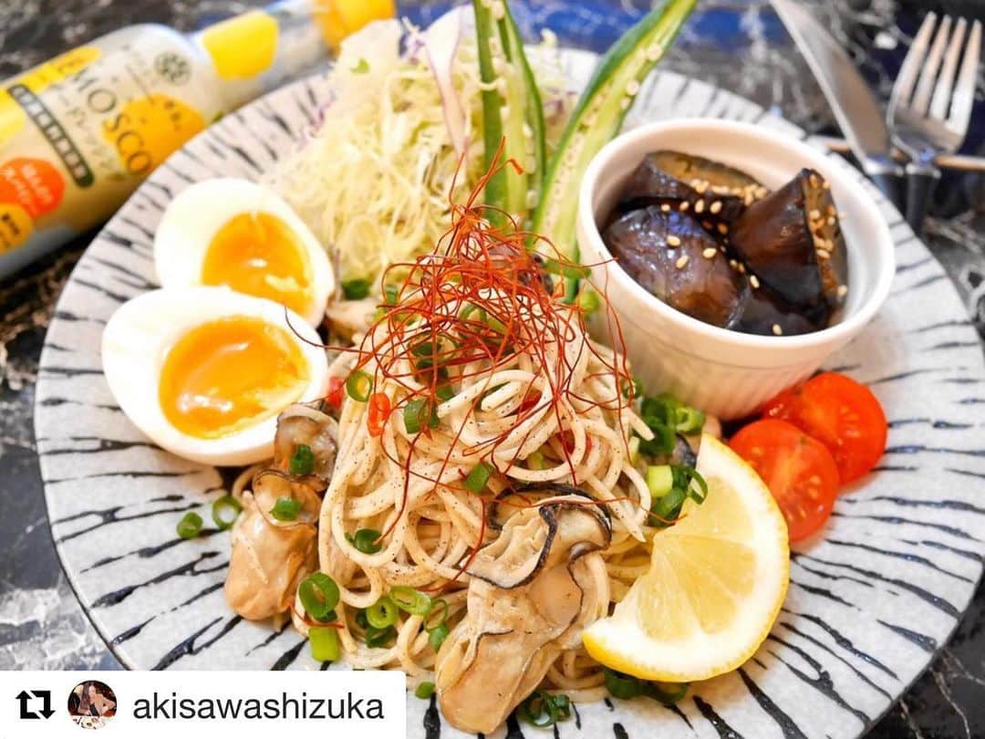 瀬戸内レモン農園さんのインスタグラム写真 - (瀬戸内レモン農園Instagram)「. @akisawashizuka様ありがとうございます！  #レモスコシーザードレッシング はレモスコのすっぱ辛さが絶妙です😆 . ・・・ . 今日の夜ご飯の献立🍽👩🏼‍🍳 . 牡蠣オイル蕎麦（#デリカーボ 糖質75%OFF） 茄子の照り焼き サラダ（#レモスコ シーザードレッシング） . . . 今日はこの間作った#蕎麦ペペロンチーノ が美味しかったので、また低糖質蕎麦を使ってパスタ風にしてみました💖 . 牡蠣のオリーブオイル漬けを作ったので、牡蠣のエキスが染み込んだオイルで蕎麦を絡めました🤗🌟 . レモンも入ってるのでさっぱり 😍🍋蕎麦でもパスタでも絶対美味しいやつです❣️ . あたしは麺つゆがあまり好きじゃなくて、ざる蕎麦はいつも何もつけないかお塩で食べる派なんですが（結構変わってます笑）、パスタ風に食べる蕎麦にハマりそうです😚💓💓 . #cooking#cookingram#japanesefood#dinner #夜ごはん#おうちごはん#料理#レシピ#クッキングラム#ダイエット#高たんぱく質#高タンパク#プロテイン#糖質オフ#低糖質#糖質制限#ロカボ#健康食#ワンプレート#豊かな食卓#おうちごはんlover#delicarbo#低糖質麺#蕎麦」12月13日 15時35分 - yamatofoods