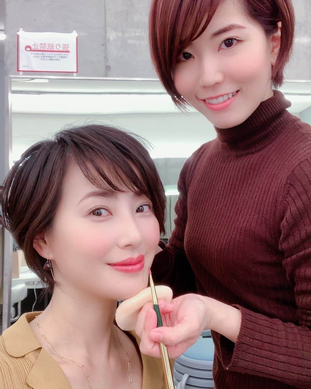 真樹麗子さんのインスタグラム写真 - (真樹麗子Instagram)「@precious.jp shooting📸✨ 本日のヘアメイクアップアーティスト　@shiori_nagata さん💕  thank you💄✨ #precious#preciousjp#しおりちゃんデビューおめでとう🎉  #makeup#beauty #これからよろしくね」12月13日 15時45分 - makiofficial_0718