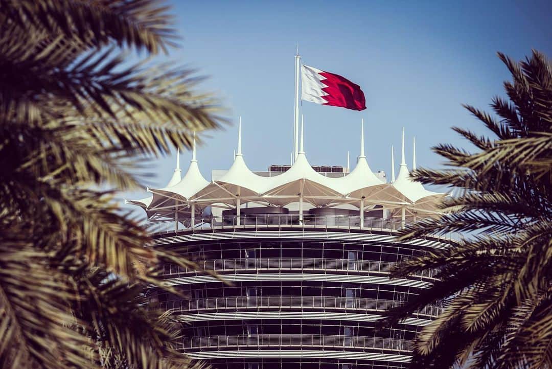 小林可夢偉さんのインスタグラム写真 - (小林可夢偉Instagram)「Hello Bahrain. Nice warm back in here racing for #fiawec #8hbahrain we will action today for qualifying and tomorrow race for 8hour. #toyotagazooracing」12月13日 15時48分 - kamuikobayashi