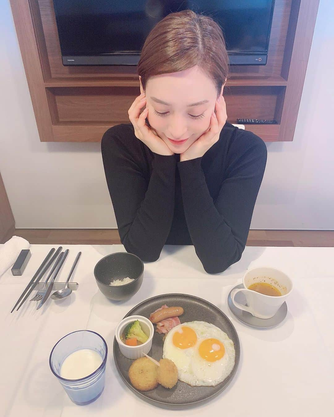 野崎萌香さんのインスタグラム写真 - (野崎萌香Instagram)「朝ご飯が大好き🍳  さて、今夜は🌃 「オトナの夜のワイドショー!  バラいろダンディ」 に出演します☺︎🌹 . . . 今夜21:00-21:54 生放送です📺  関東地方の方々、 是非ご覧になって下さい😁❤️」12月13日 15時58分 - moeka_nozaki