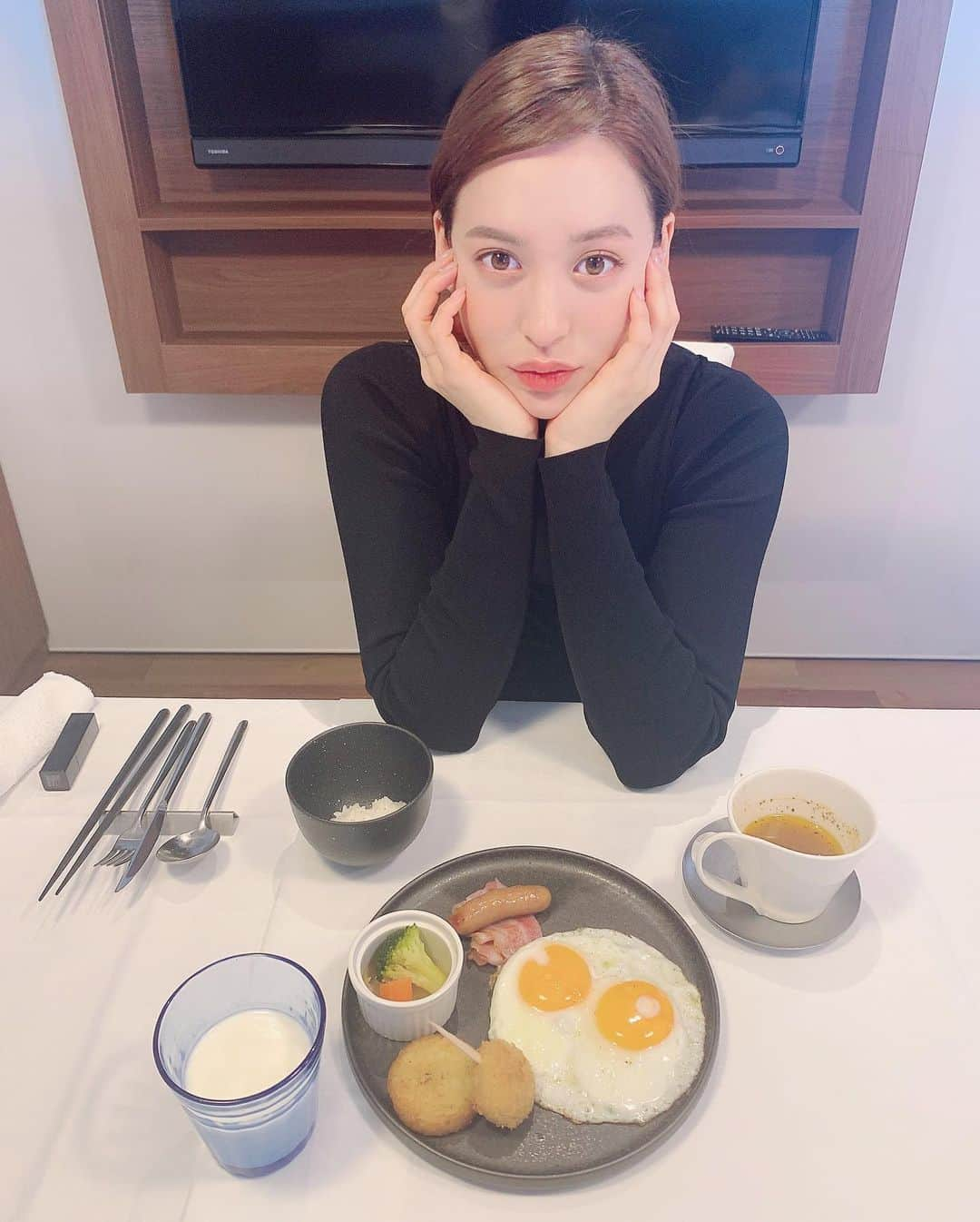 野崎萌香さんのインスタグラム写真 - (野崎萌香Instagram)「朝ご飯が大好き🍳  さて、今夜は🌃 「オトナの夜のワイドショー!  バラいろダンディ」 に出演します☺︎🌹 . . . 今夜21:00-21:54 生放送です📺  関東地方の方々、 是非ご覧になって下さい😁❤️」12月13日 15時58分 - moeka_nozaki