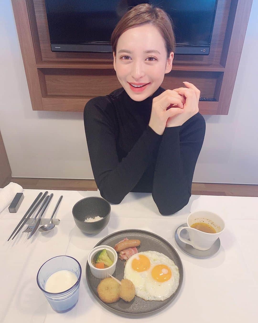 野崎萌香さんのインスタグラム写真 - (野崎萌香Instagram)「朝ご飯が大好き🍳  さて、今夜は🌃 「オトナの夜のワイドショー!  バラいろダンディ」 に出演します☺︎🌹 . . . 今夜21:00-21:54 生放送です📺  関東地方の方々、 是非ご覧になって下さい😁❤️」12月13日 15時58分 - moeka_nozaki