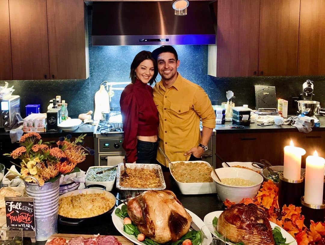 ウィルマー・バルデラマのインスタグラム：「#TBT to one of the most beautiful #thanksgiving dinners I’ve ever had... so much to be thankful for. Thank you to my amazing lady, you completely redefined the night.. your from scratch game is strong.. haha 😉😜」