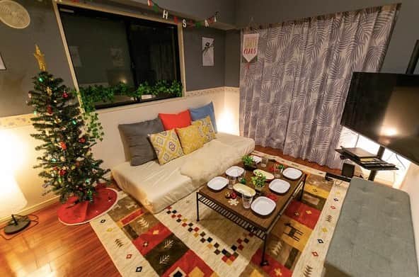 Space Marketさんのインスタグラム写真 - (Space MarketInstagram)「【mysa新宿】  スペースマーケットではクリスマスパーティーにぴったりな装飾済みスペースも多数掲載しています。  お部屋をクリスマスツリーと間接照明でムードたっぷりにデコレーション。室内バルコニーもあるスペースです。 ． #スペースマーケット #スペマ #spacemarket #レンタルスペース東京 #クリスマスインテリア #インテリア #インテリア好き #部屋作り #のんびりまったり #おしゃれさんと繋がりたい #暮らしの空間 #シンプルインテリア #クリスマスパーティー　#部屋作り #myroom #空間コーディネート #ボドゲ会 #ていねいな暮らし #暮らしを楽しむ #忘年会　#クリスマスツリー #屋内イルミ #女子会 #模様替え #ママ友会 #映画観賞会 #コスプレパーティー #クリスマスデート #室内バルコニー  #ホムパ #間接照明」12月13日 15時55分 - spacemarketjp