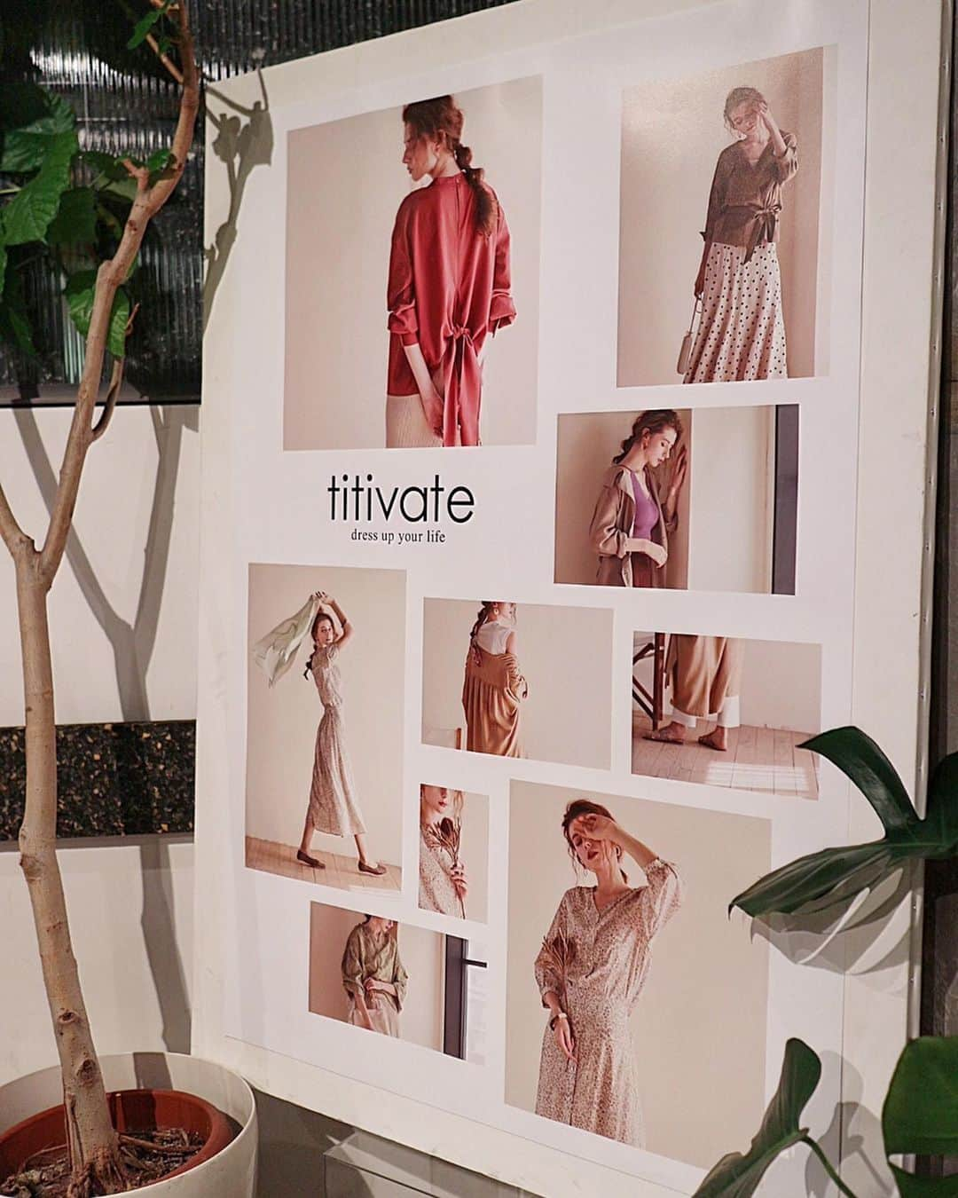 池田るりさんのインスタグラム写真 - (池田るりInstagram)「titivate・ur'sの展示会へ✨ 今回もとーっても可愛かった😍 . ワンピースやセットアップ、トレンチコートをオーダーしたのでまた届いたらアップしますね😊✨ . 今回新ブランドのmietteも展示してあってこちらも可愛かったな✨ . . 展示会・受注会は明日までやっていて、どなたでも参加できるのでぜひ遊びに行ってみてね😊 30%OFFでオーダーできたり送料無料だったりお得だらけです😍 . . 【場所】BPM 2階 【住所】〒154-0001 東京都世田谷区池尻2-31-24信田ビル 東急田園都市線「池尻大橋」駅 南出口 徒歩1分 . . #titivate_urs展示会 #titivate　#ティティベイト　#titivatestyle　　#urs_official　#urs_styling　#ユアーズ　 @titivatejp @urs_official」12月13日 15時56分 - ruri_ikeda