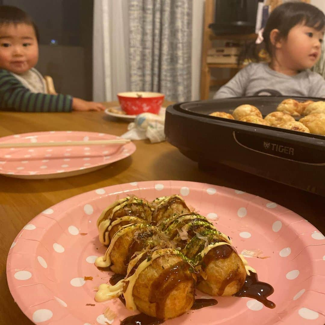 高田あゆみさんのインスタグラム写真 - (高田あゆみInstagram)「昨日はサプライズで @mikiho_niwa の出産前祝い🎂 @ikuko_oura の子供にもやっと会えた♡ みんなで集まれたし幸せな会だったな✨ #キャナァーリ倶楽部#family」12月13日 16時16分 - ayumitakada1020