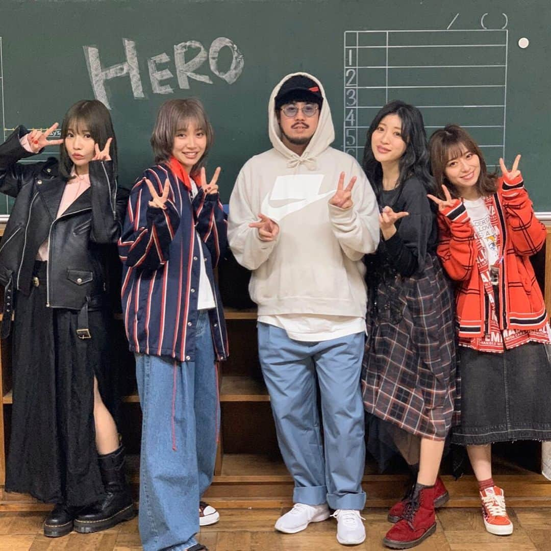 黒坂優香子さんのインスタグラム写真 - (黒坂優香子Instagram)「🦸‍♂️ ・ ・ 本日！！ 配信限定EP「HERO」 先行配信&iTunesプレオーダーがスタートしたよ！！ ・ ・ MVも公開されましたーっ☺︎✨ めちゃめちゃ青春！良い感じ！！ ・ 監督は倉本雷大さん☺︎ スタイリング @go_momosee  ヘアメイク　@ishikawayuki_hairmake  ありがとうございました🙇‍♀️！！ ・ そして出演してくれた 弓ライカちゃん、反田葉月ちゃん 工藤美桜ちゃん、小磯陽香ちゃん すごく良かった🥺ありがとうっ💓 ・ 美桜ちゃんはセピアのMVにも出てもらったことあるんだ☺️✨ ・ ・ ストーリーにリンク貼るので ぜひチェックしてね🥰！！ ・ ・ #サイサイ　#HERO」12月13日 16時17分 - yukakokurosaka0606