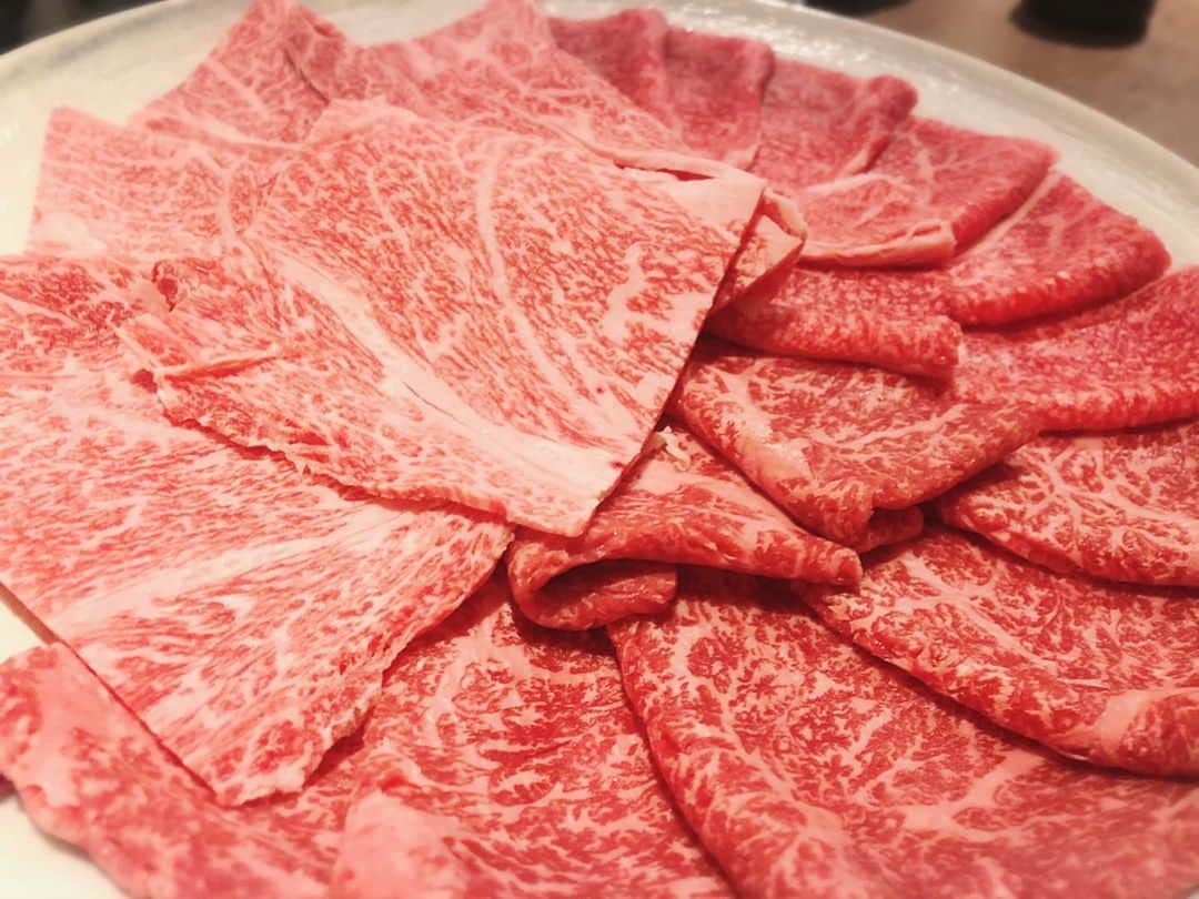 山本夢さんのインスタグラム写真 - (山本夢Instagram)「この間 7月の舞台 女は過去で出来ているの 忘年会でしたよん。 美味しいお肉と 久々にみんなに会えて 嬉し癒されまくりました。 はぁ、楽しかった。。 ななさん、 ありがとうございました！  #四一一  #ナナプロ #nanaproduce  #女は過去でできている  #忘年会 #肉#肉寿司#しゃぶしゃぶ#肉スタグラム#恵比寿」12月13日 16時20分 - yume_yamamoto_ue