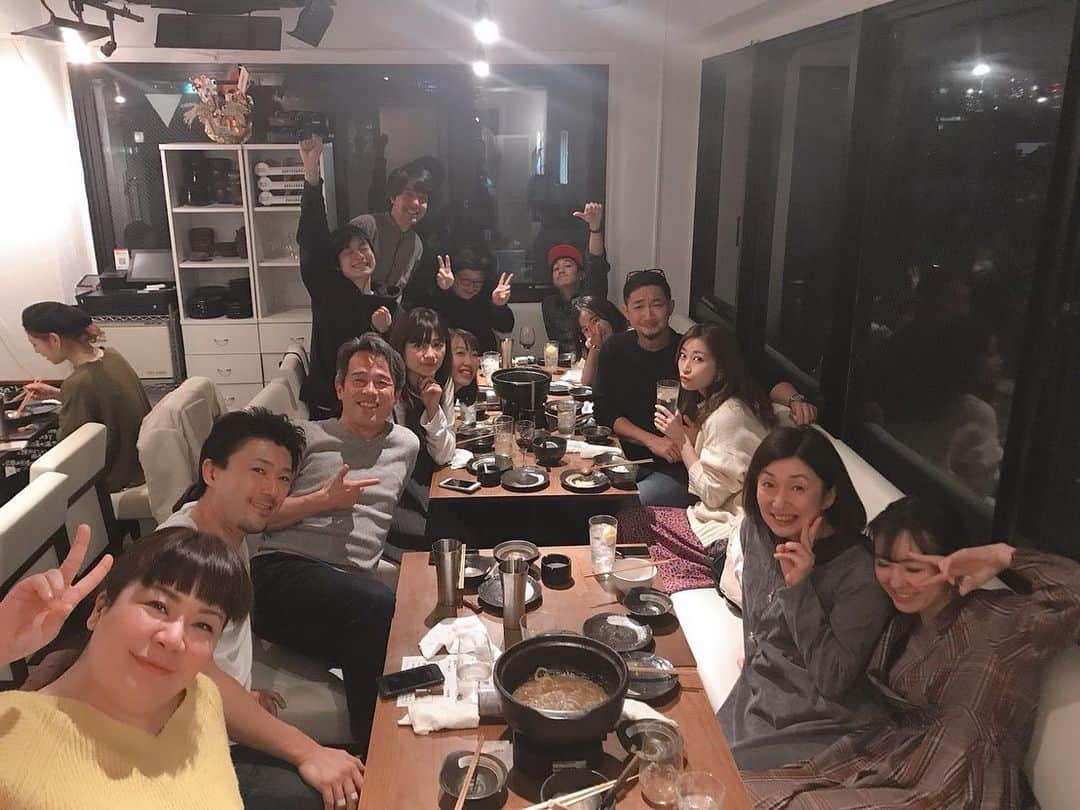 山本夢さんのインスタグラム写真 - (山本夢Instagram)「この間 7月の舞台 女は過去で出来ているの 忘年会でしたよん。 美味しいお肉と 久々にみんなに会えて 嬉し癒されまくりました。 はぁ、楽しかった。。 ななさん、 ありがとうございました！  #四一一  #ナナプロ #nanaproduce  #女は過去でできている  #忘年会 #肉#肉寿司#しゃぶしゃぶ#肉スタグラム#恵比寿」12月13日 16時20分 - yume_yamamoto_ue