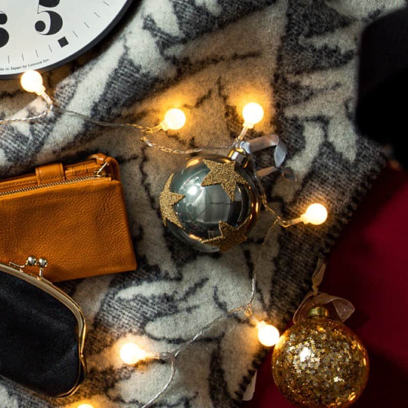 のインスタグラム：「クリスマスにおすすめの商品ご用意しております。﻿ また、クリスマス用のギフトラッピングも無料で承っております。（※一部有料です）﻿ ﻿ 忙しい時期ですが、ぜひタイムレスコンフォートにお越しくださいませ。﻿ ﻿ ﻿ #クリスマス #Christmas #TC #TIMELESSCOMFORT #タイムレスコンフォート #ライフスタイルショップ #インテリアショップ #インテリア」