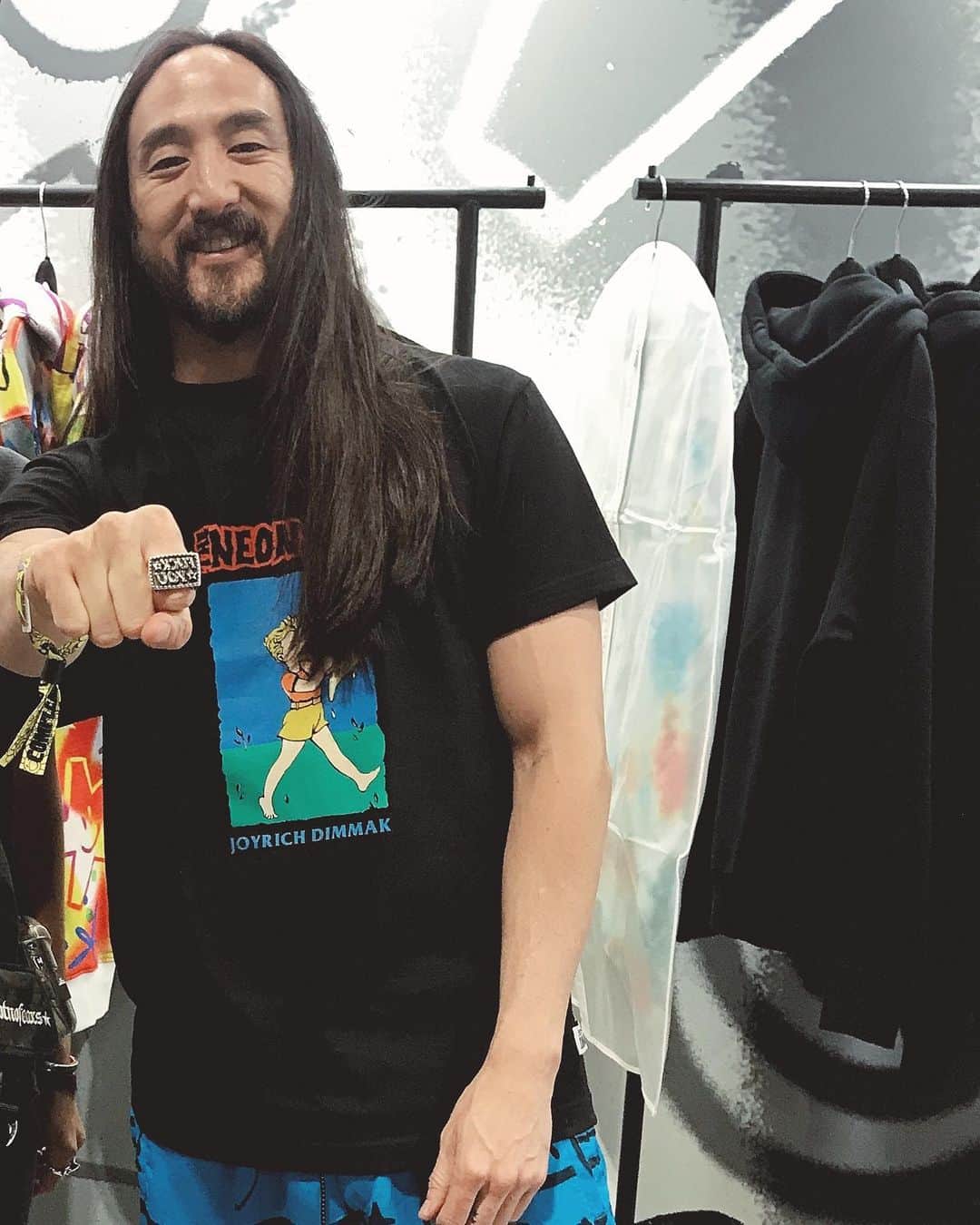 コディ サンダーソンのインスタグラム：「@steveaoki wearing our “FU” ring thank you 🙏🏽 available on our site 🏆 #codysanderson #steveaoki」