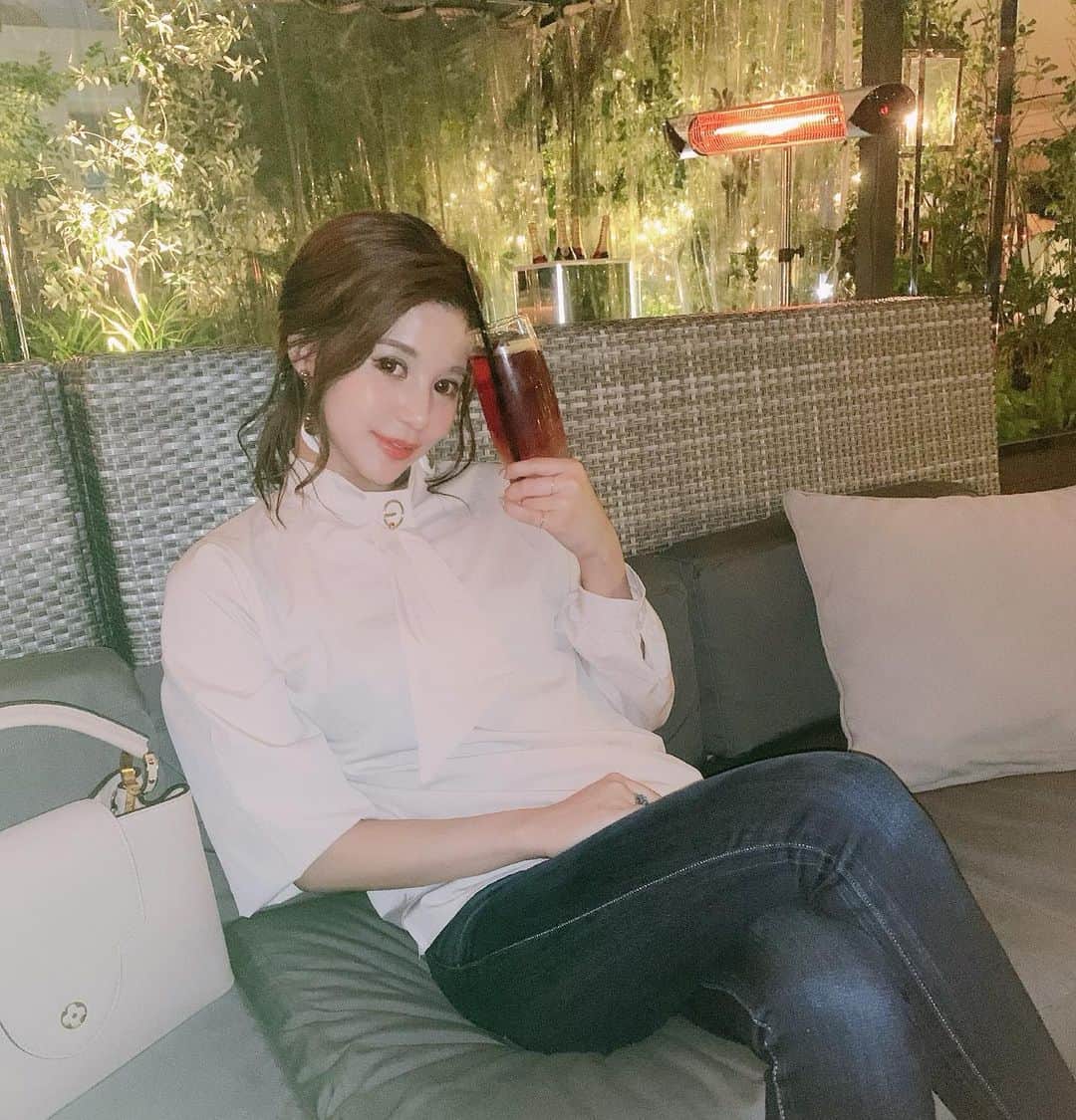 のインスタグラム：「ほろが酔い🍸の状態で仕事の話してると、どんどんビッグスケールな話になってるあるある🌜☄️笑 表参道2号店、12/21オープンです🌸つくばと京都は、いい物件が確保出来たので、あとは人人人ー🌈 私の右腕さんが絶賛妊娠中で🤰笑、あぁどれだけ助けられていただろうと、不在の中思い知ってます🐹💫いつもありがとう💕😊💕 全て上手くいきますように🙏⭐️ #お仕事 #新店舗 #ミーティングday」