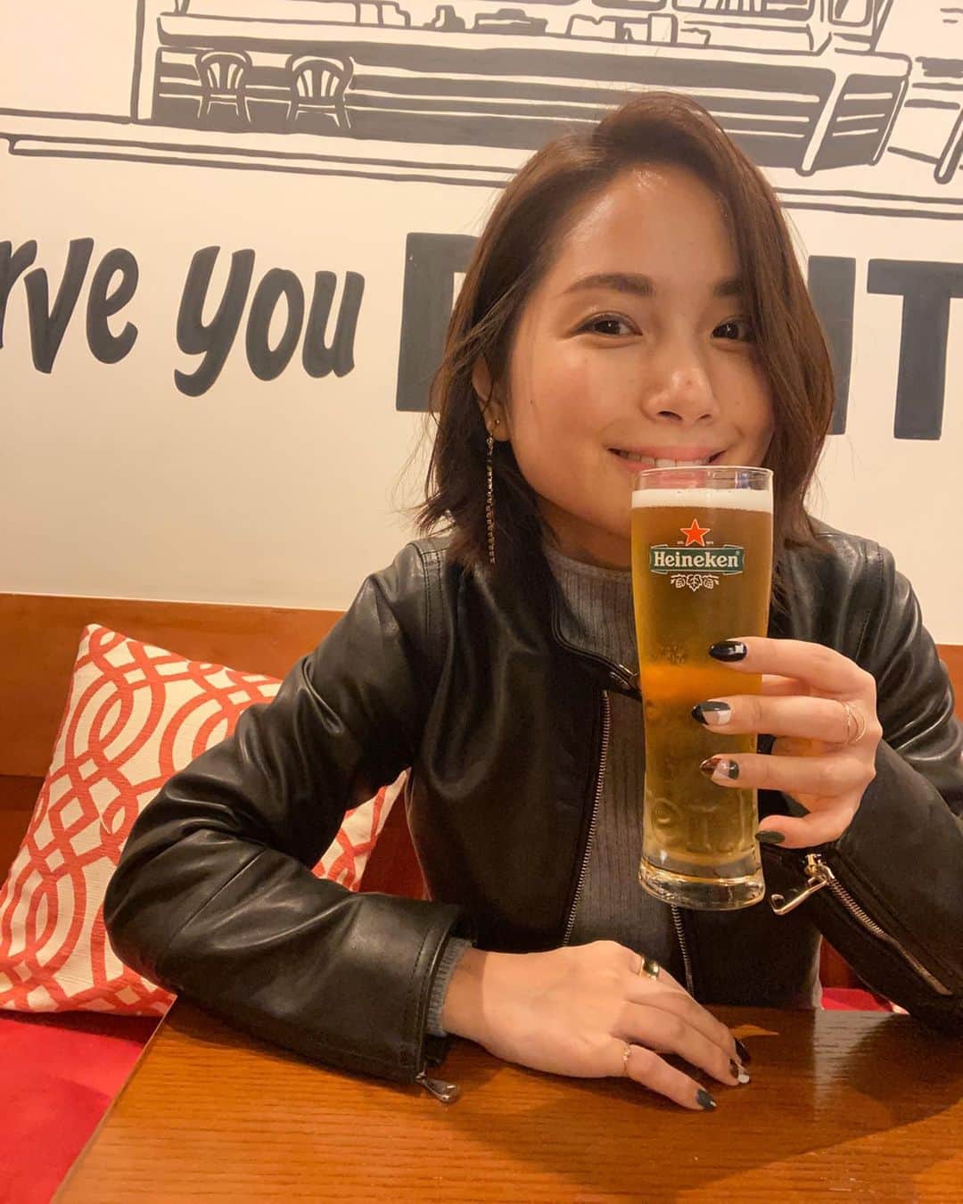のインスタグラム：「【超レア！イベント『てら飲み。』】たった半日で定員に達し、チケット完売しました😳✨ ・ ・ ご予約ありがとうございました🍻✨ ・ ・ 今回、お店の座席に限りがあるため、増席はできません…なので残念ながら、チケットの追加販売はできない状況です💦 ・ ・ 万が一、キャンセルが生じた場合に再販を致しますので、 「行きたかったのに間に合わなかった…」 「予定空いたのに！」 という方々は、続報お待ち頂ければと思います！！ ・ ・ さあ！！！ 28日のために色々準備してくぞー💪✨ ビールに合うもの…何作ろうかしら！ ・ ・ それにしても、料理を30人前か… 今から考えただけでも、ゾッとする😨笑 誰か手伝ってくれないかな…？オリジナルビールいくらでも飲んでいいからさ🍻笑 ・ ・ お知り合いのみなさーん！！！笑 ・ ・ #てら飲み #てら飯  #寺田有希 #teradayuki」