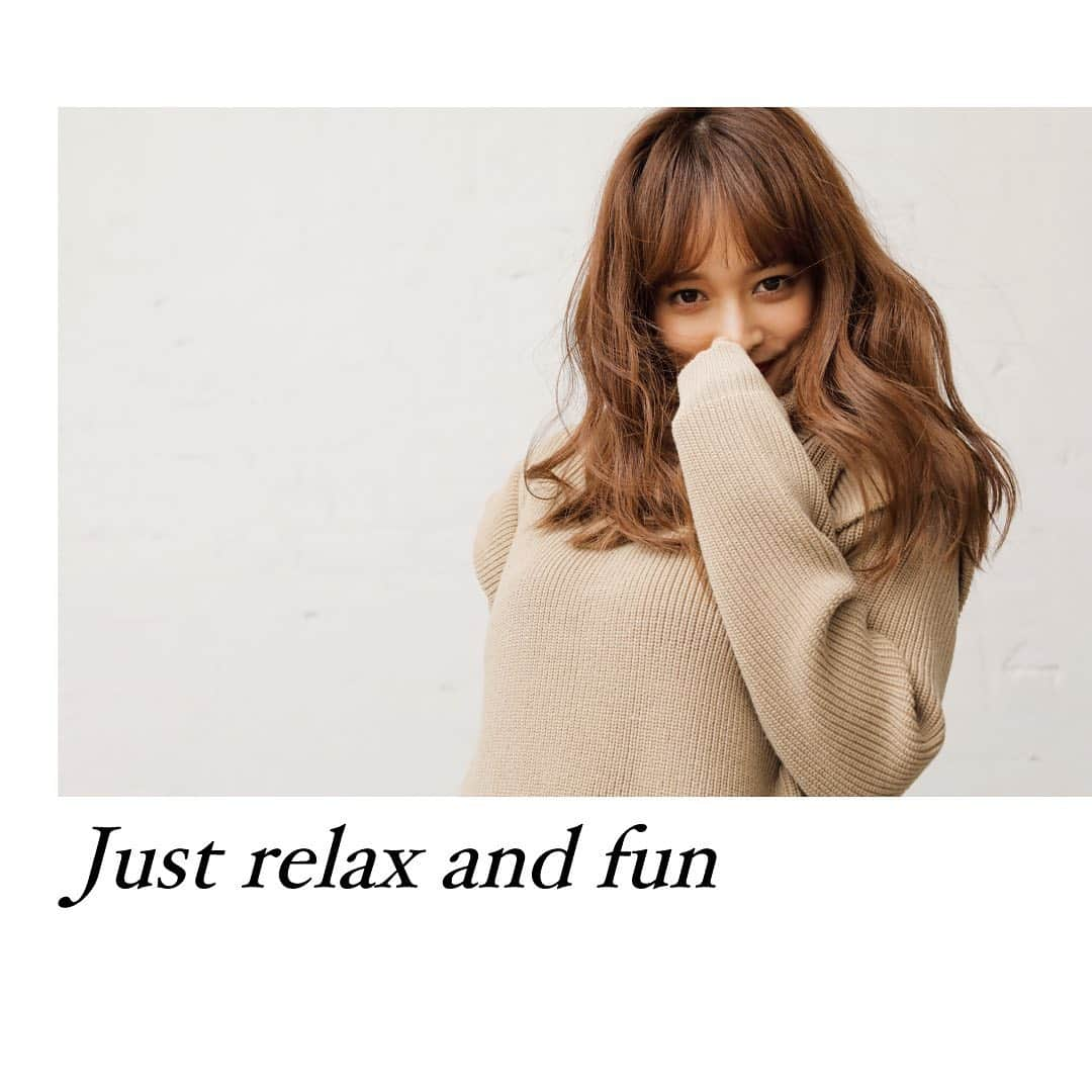 リエンダさんのインスタグラム写真 - (リエンダInstagram)「【.r(ドットアール)】 ㅤㅤㅤㅤㅤㅤㅤㅤㅤㅤㅤㅤㅤ Just relax and have fun リラックスを楽しんで。 女性らしく、肩の力を抜いて過ごせる様に 美しいシルエットとリラックス出来る着心地 両方が叶う洋服 そんな心地よい style を。  rienda から提案する New relax style. ━━━━━━━━━━━━━━━━━ パワーショルダーデザインがトレンド感溢れるニットワンピ。 ミニ丈でコンパクトなバランス感が今年らしい装いに。 ㅤㅤㅤㅤㅤㅤㅤㅤㅤㅤㅤㅤㅤ ☑︎Power Shoulder Knit OP-R BLK/L-BEG/KHA ¥8,480+tax (110CA673-1330) ※発売中 ━━━━━━━━━━━━━━━━━ #rienda #ドットアール」12月13日 17時07分 - rienda_official