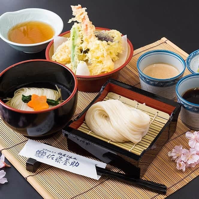 Japan Food Townさんのインスタグラム写真 - (Japan Food TownInstagram)「Inaniwa Day - 50% OFF selected menu on every 17th of the month!  Great promotion on 17th of the month at "Inaniwa Yosuke" in Japan Food Town!! You can enjoy popular selected menu 50% OFF on 17th of the month as Inaniwa Day!! The selected 50% OFF menu on Inaniwa Day : ●Ajikurabe Set (Hot Udon & Cold Udon) Soy Sauce : $8.40 (U.P $16.80) Sesame : $8.90 (U.P $17.80) 2 Kinds : $9.40 (U.P $18.80) ●Tempura Ajikurabe Set (Hot Udon & Cold Udon) Soy Sauce : $13.40 (U.P $26.80) Sesame : $13.90 (U.P $27.80) 2 Kinds : $14.40 (U.P $28.80)  17th of December will be SOON! Make you ready for this month Inaniwa Day and enjoy popular selected menu as 50% OFF!! Japan Food Town is located at 435 Orchard Road, Wisma Atria Unit 04-39/54. Inaniwa Yosuke is located at Wisma Atria #04-45 in Japan Food Town.  稲庭の日 - 17日は厳選メニューを50% OFFで召し上がれるチャンス！  Japan Food Town内の「稲庭養助」で17日の「稲庭の日」に厳選人気メニューを50% OFFで召し上がれるプロモーションを今月から始めます！ 「稲庭養助」自慢のテッパンメニューが17日限定で「稲庭の日」価格の50% OFFで楽しめるチャンスをお見逃しなく！ 気になる50% OFFメニューは： ●味比べセット（温かいうどんと冷たいうどん） 醤油：$8.40（通常価格$16.80） 胡麻：$8.90（通常価格$17.80） 醤油、胡麻の2種類：$9.40（通常価格$18.80） ●天ぷら味比べセット（温かいうどんと冷たいうどん） 醤油：$13.40（通常価格$26.80） 胡麻：$13.90（通常価格$27.80） 醤油、胡麻の2種類：$14.40（通常価格$28.80）  さあ、今月の「稲庭の日」12月17日はもうすぐ！12月17日は大好きな伝統の稲庭うどんをお得に50% OFFでお召し上がり下さいね！  Japan Food Townは435 Orchard Road, Wisma Atria Unit 04-39/54にあります。 稲庭養助はJapan Food Town内、Wisma Atria #04-45にあります。  #inaniwayosuke #japanfoodtown #japanesfood #eatoutsg #sgeat #foodloversg #sgfoodporn #sgfoodsteps #instafoodsg #japanesefoodsg #foodsg #orchard #sgfood #foodstagram #singapore #wismaatria #inaniwaudon #inaniwaday #promotion #halfprice」12月13日 17時16分 - japanfoodtown
