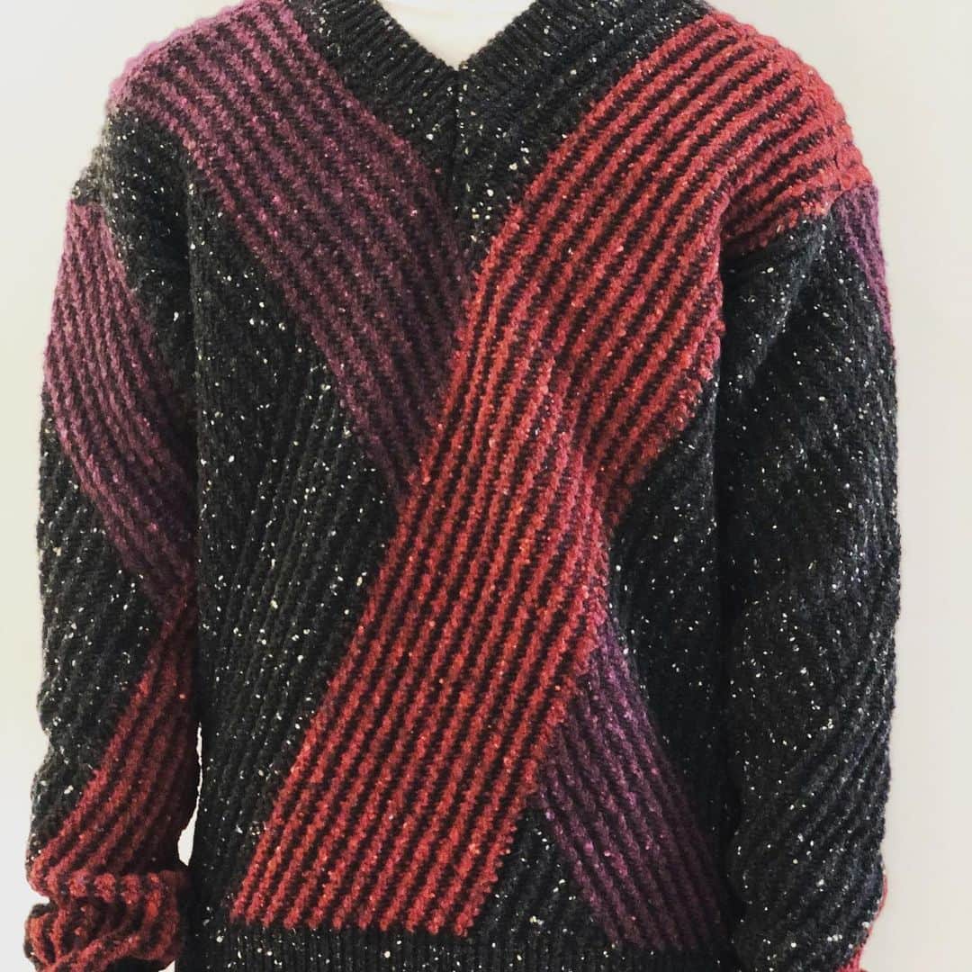 ROSSO MENさんのインスタグラム写真 - (ROSSO MENInstagram)「・ ▼ LEMAIRE▼﻿ style : V NECK JACUARD SWEATER col : MULT size : XS, S ¥112,545+TAX﻿ ◾︎ROSSO ミント神戸店﻿ Tel : 078-230-4710﻿ ※上記店舗のみでのお取り扱いにつき、お問い合わせにつきましても上記の店舗までお願い致します。﻿ ﻿ ﻿ ﻿  #ROSSOMEN #URBANRESEARCHROSSOMEN #ROSSO #urbanresearch﻿ #fashion #ootd #ootn #style #trend #outfit #instafashion #coode #coordinate #ファッション #コーディネート #mensstyle #mensfashion #menswear #fashion #fashiongram #fashionpost #fashionmen #fashionmenswear #fashionstyle #今日の服 #instagood #lemaire」12月13日 17時26分 - urban_research_rosso_men
