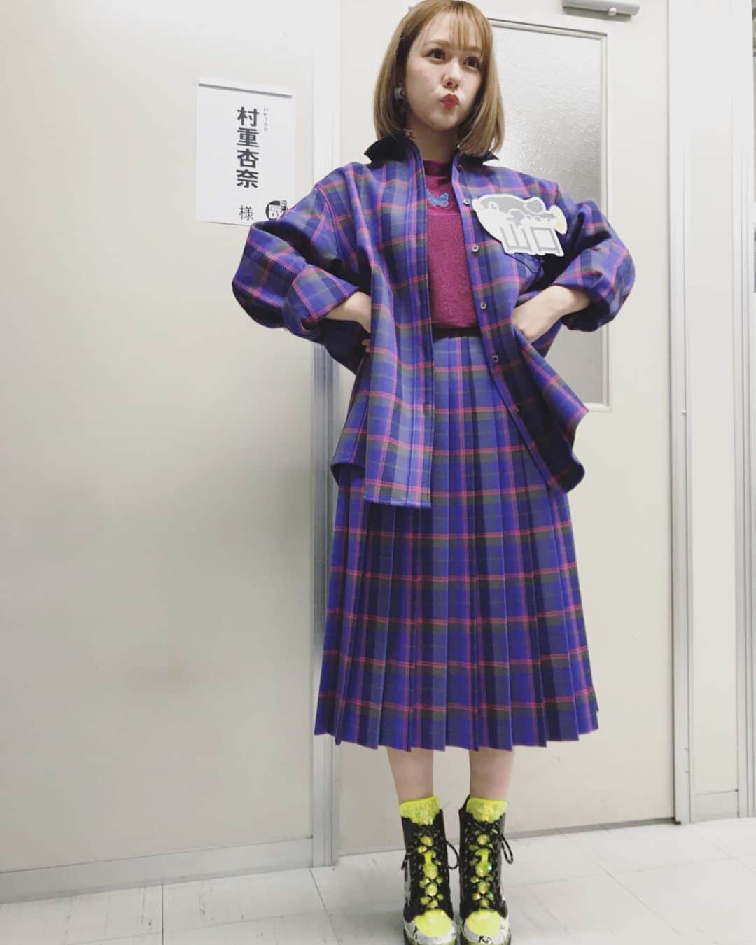 のインスタグラム：「昨夜放送ダウンタウンDX📮 HKT48村重杏奈ちゃんの衣装です🌟  #村重杏奈 #hkt48 #ダウンタウンDX #りんごパーク #やばりんごパーク」