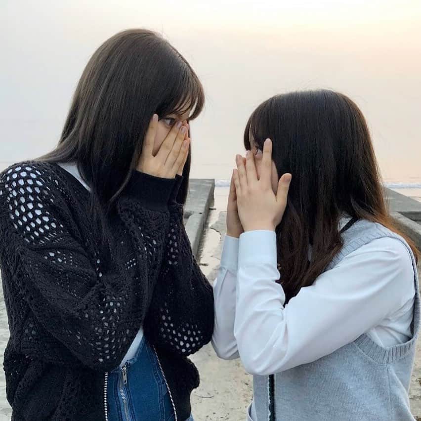 映画『午前0時、キスしに来てよ』のインスタグラム：「✨💫金曜日も #ゼロキス 💫✨﻿ ﻿ #みんなで0キス見に来たよ でたくさんの感想もありがとうございます😚😚✨✨！﻿ ﻿ キャンペーンも今週15日（日）まで❣️﻿ ぜひ映画館でご覧くださいっ❣️﻿ ﻿ 環奈さんと八木さんの、ちら見え2コマ✌️✨﻿ ﻿ #ツイッターはもう1コマあります #午前0時キスしに来てよ #ゼロキス﻿ #橋本環奈 #八木アリサ」
