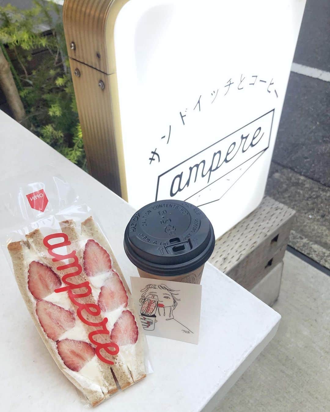 山神アリシアさんのインスタグラム写真 - (山神アリシアInstagram)「AMPERE 3RD ANNIVERSARY 🍓☕️3周年おめでとうございます！ . . . #ampere #anniversary #tokyo #japan #sandwich #coffee #フルーツサンド #サンド #コーヒー #青山 #アンペア」12月13日 17時29分 - aliciayamagami