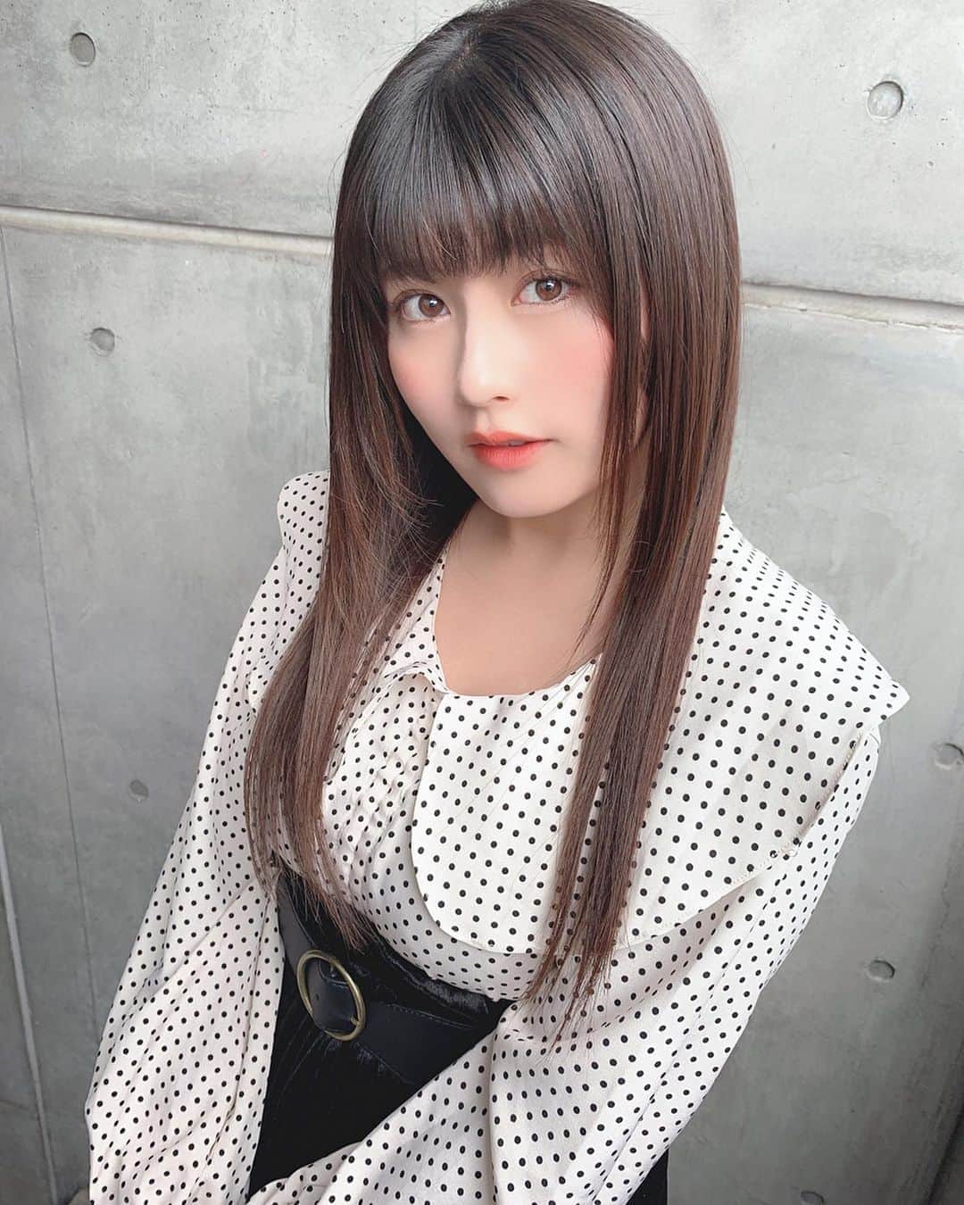 のインスタグラム：「今日はU-REALMottoさんでトリートメントをかけて頂きました︎︎︎︎☺︎ なんと全国で1%の美容室にしかない髪質改善の最高級トリートメントらしいです😳✨ すごくサラサラになってびっくり、、、！ 嬉しいなぁ(⸝⸝ᵒ̴̶̷᷄௰ᵒ̴̶̷᷅⸝⸝)♡ ･ ･ ･ #selfie #portrait #hair #hairstyle  #セルフィー #ストレートヘア #トリートメント #髪質改善 #髪質改善トリートメント #サロモ #サロンモデル」