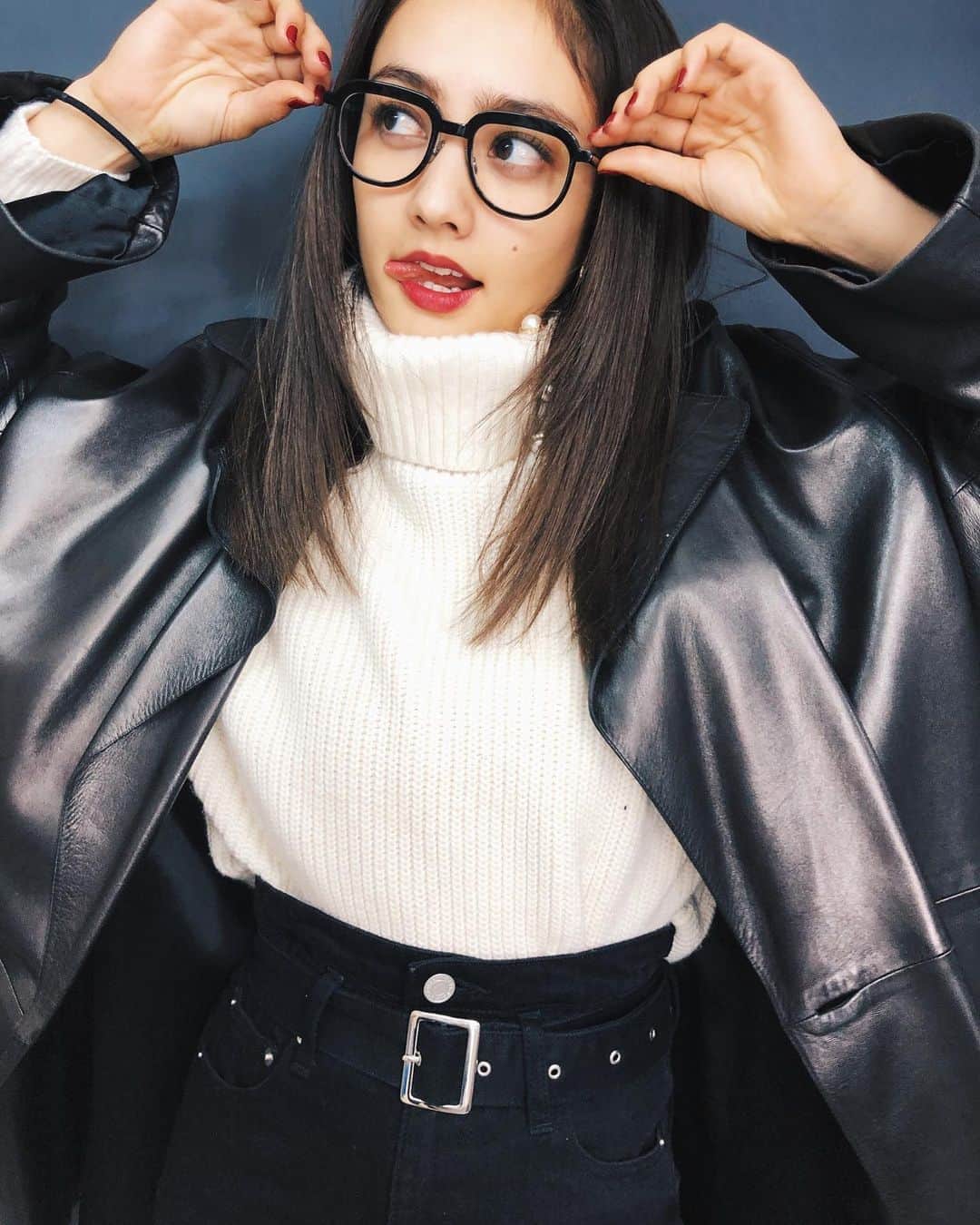 のインスタグラム：「1日お疲れちゃん😇🖤 今日のOA情報 📺OA「CXでんじろうのTHE実験SP」ずっとでんじろうさんの実験激しくて大好きと思ってたから嬉しかったし楽し過ぎた🙈🙈❤️ そしてYouTubeでずっと挑戦したかったASMRに挑戦してみたよ！これまた楽しかったぁみってねん😍❤️ストーリーにリンク貼りました🥺💕」