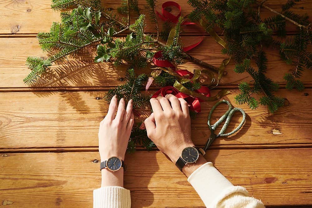 吉祥寺PARCOのインスタグラム：「~ Xmas present ~﻿ ﻿ クリスマスプレゼントに 何を贈ろう？﻿ ﻿ 腕時計をプレゼントする。﻿ それには、「同じ時を過ごそう」という﻿ 意味合いもあるそうです。﻿ ﻿ 普段身に付ける腕時計、﻿ 贈り物としてもらえたら　きっと嬉しい！﻿ ﻿ 1F・Tic TACでは、﻿ いろいろな種類の時計を﻿取り扱っているので﻿ あの人に、自分に、﻿ ぴったりの時計が見つかるはず。﻿ ﻿ 選ぶ時間も、贈り物に🎁﻿ ﻿ ﻿ ～～～～﻿ ﻿ 「SKAGEN」﻿ 品番：SKW6471 ￥21,000+税﻿ 品番：SKW2731 ￥20,000+税﻿ ﻿ 夜の海をイメージした﻿ 大人なネイビーダイヤルのシリーズ。﻿ クリスマスプレゼントにおすすめです🎄﻿ ﻿ 〜〜〜〜﻿ ﻿」