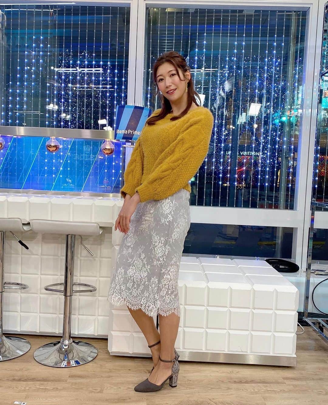 のインスタグラム：「週末の関東は晴れ☀️ 土曜は気温が上がり日中は薄手のコートで大丈夫🙆‍♀️日曜になると気温が下がるので気温の変化に注意をしてね♪ 👗お天気コーデ👗 昼間の気温の変化はあるものの、朝晩は寒いです🥶 調整しやすい服装で！  knit→ @fi.n.t_official  #アベプラ #abematv  #weather #weatherforecast #気象予報士 #穂川果音 #明日コレ着よコーデ #ファッション #ファッションコーデ #ファッションアイテム #fashion #fashionista #fashionable #fashionstyle #fashionlover #style  #outfits #coordinate #ootd #outfit #japanstyle #instastyle #instafashion  #ヘアアレンジ  #hair #hairstyle #hairarrange #ほかのん #ニットコーデ」