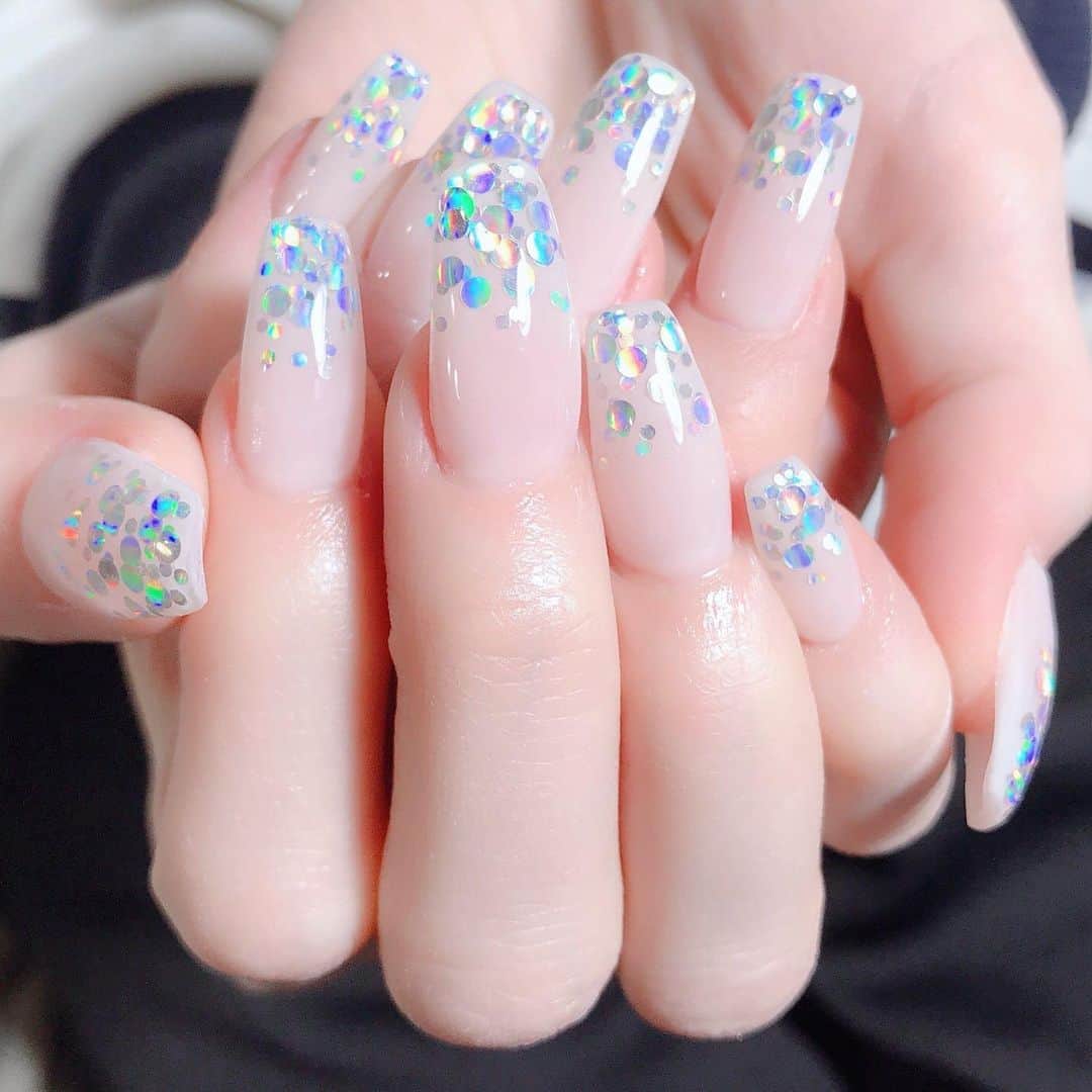 なかやまちえこのインスタグラム：「きらきら✨⠀ PREGELミューズ シアーホワイト （フォーミングジェルで10本長さ出ししてます。） #nail #nails #nailart #ネイル #美甲 #ネイルアート  #clou #nagel #ongle #ongles #unghia #japanesenailart #manucure #네일 #젤네일 #네일아트 #네일리스트 #japanesenails #manicurist #gelnails #أظاف #ダコタローズ ちゃん #ロングネイル #longnails」