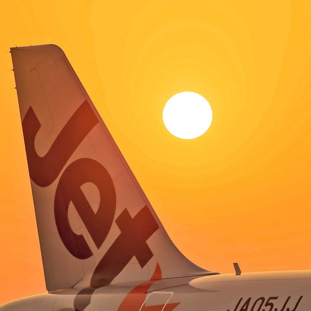 ジェットスター航空さんのインスタグラム写真 - (ジェットスター航空Instagram)「＼ ✨#SuperStarSale ✨本日(12/13)18時スタート♪ ／ ・ ✈️国際線対象 💸#台北 #マニラ など、片道4,490円～ 世界の空も、かしこく、ちゃっかり♪ ⏰12/16(月)18時まで ・ #セール の詳細、ご予約はjetstar.comへ！ 燃油サーチャージ不要！ ・ ジェットスターの航空券のお支払いに #d払い が使えまスター♪ 来年1/5(日)までの金土限定！#d払い でお買い物すると、dポイント最大＋20%相当を還元✨ #スーパースターセール での予約もd払いがおトク！ ▼エントリー http://bit.ly/dcm191213ig ・ #jetstar_japan　#jetstar　#ジェットスター　 #LCC　#SALE　#旅　#旅行　#Travel　 #旅行好きな人と繋がりたい #飛行機好きな人と繋がりたい ・ 📷by 澤田武志 (@sorao.211 ) ・ *運賃はエコノミークラス「Starter」。支払手数料、空港使用料等が別途必要です。受託手荷物の料金は含まれません。セールは完売次第終了となります。販売期間は延長される場合があります。諸条件が適用されます。」12月13日 17時45分 - jetstar_japan