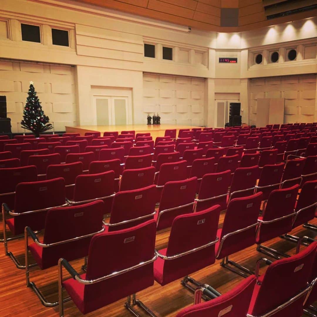 上野樹里さんのインスタグラム写真 - (上野樹里Instagram)「今夜は #東京fmホール にて クリスマススペシャルイベントです🎄 会場限定の2020カレンダーなどもありますのでお楽しみに😄🗓🕯🎁お気をつけてお越しください😊🎉yeah‼️」12月13日 17時47分 - _juri_art_