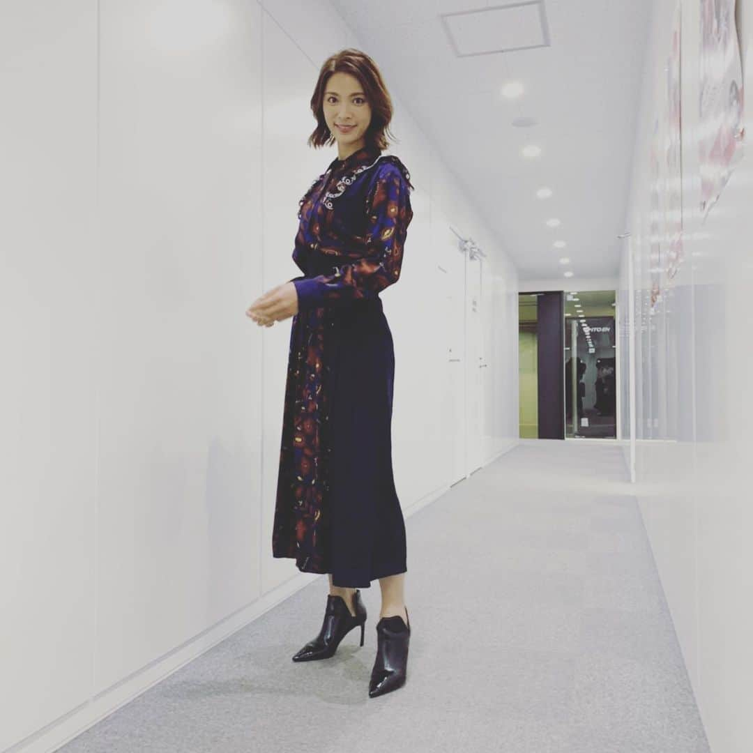 秋元才加さんのインスタグラム写真 - (秋元才加Instagram)「11/21  be a booster衣装は ブラウス、スカート rpko_official ピアス abiste_official 靴 zara  ありがとうございました😊❤️」12月13日 17時50分 - areasayaka